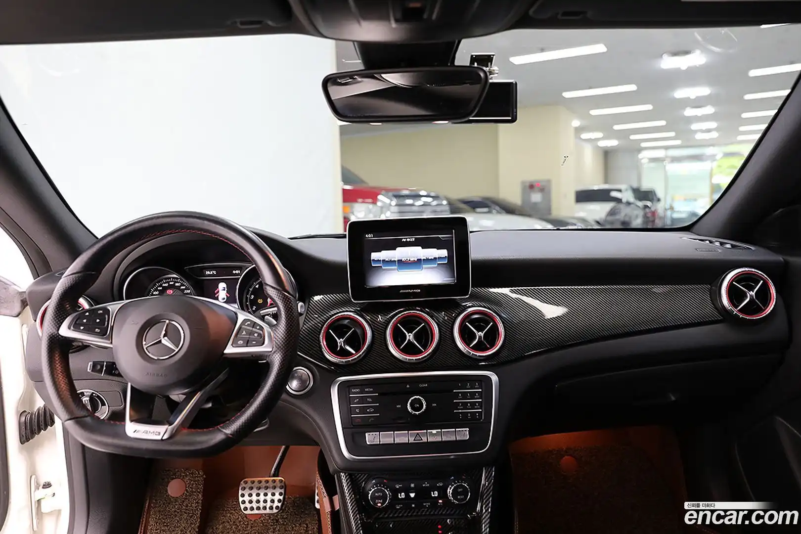 CLA-Class Mercedes-Benz 2017.11-INNER-008