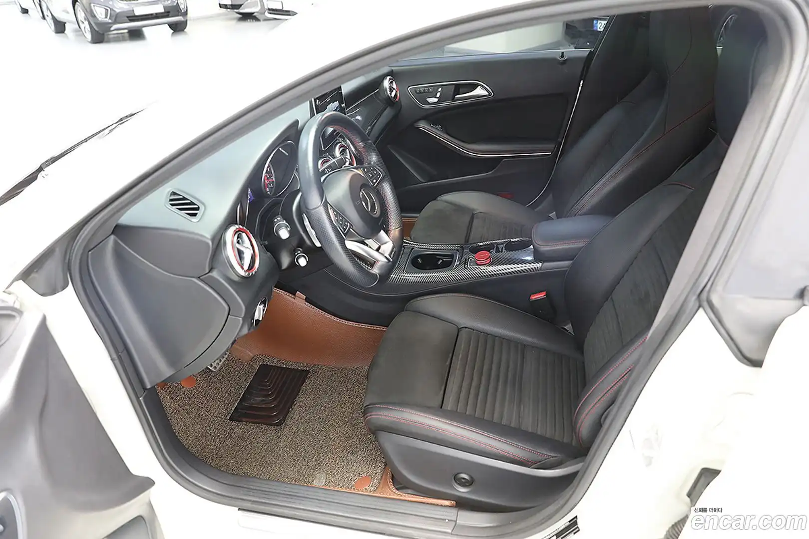 CLA-Class Mercedes-Benz 2017.11-OPTION-020