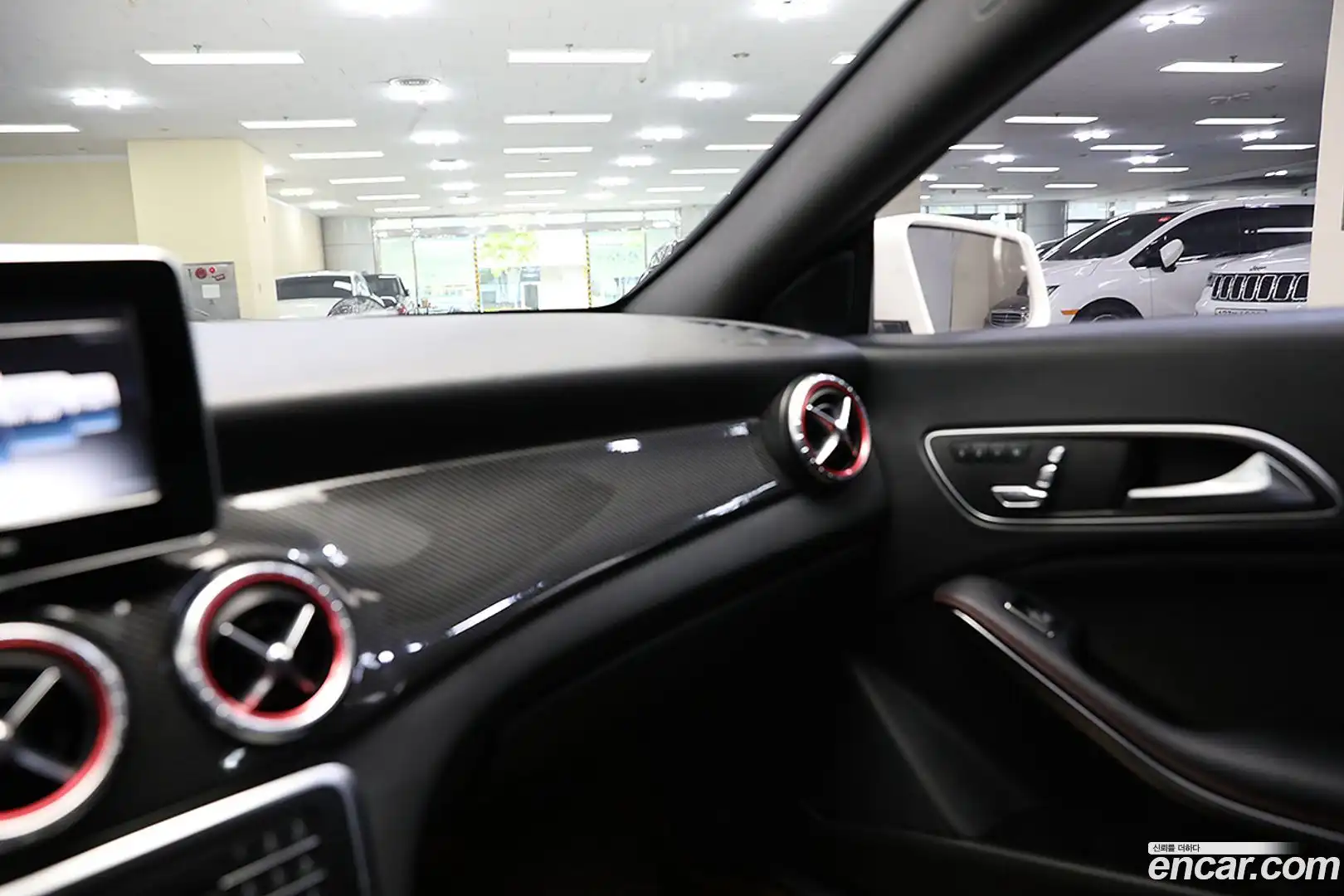 CLA-Class Mercedes-Benz 2017.11-OPTION-023