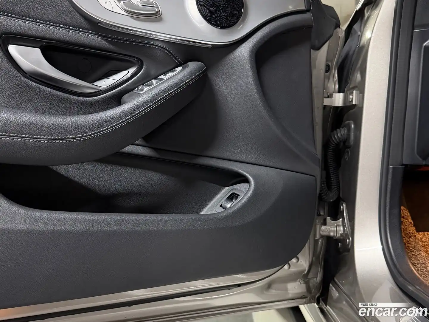 C-Class Mercedes-Benz 2023.8-INNER-010
