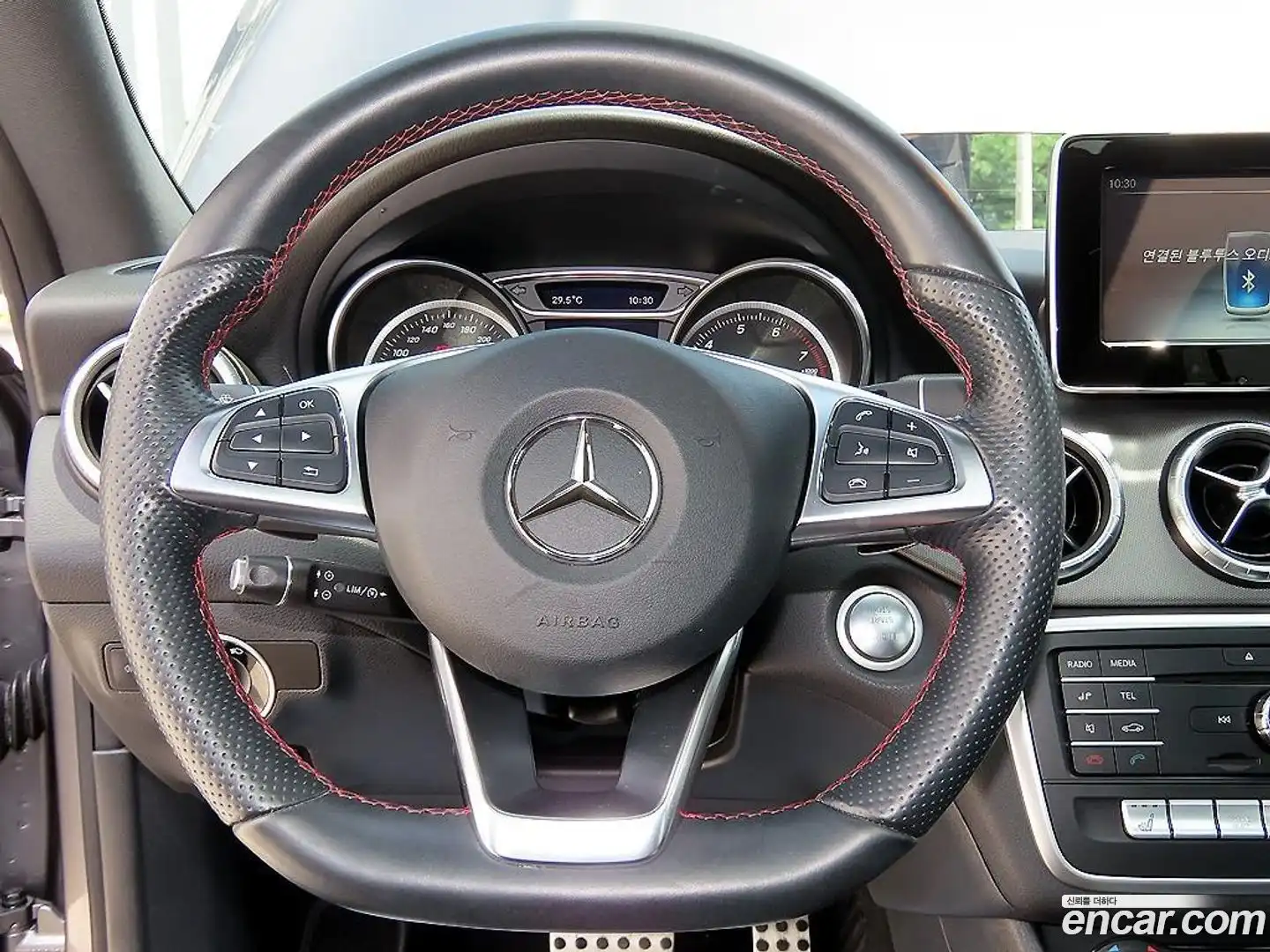 CLA-Class Mercedes-Benz 2017.10-INNER-008