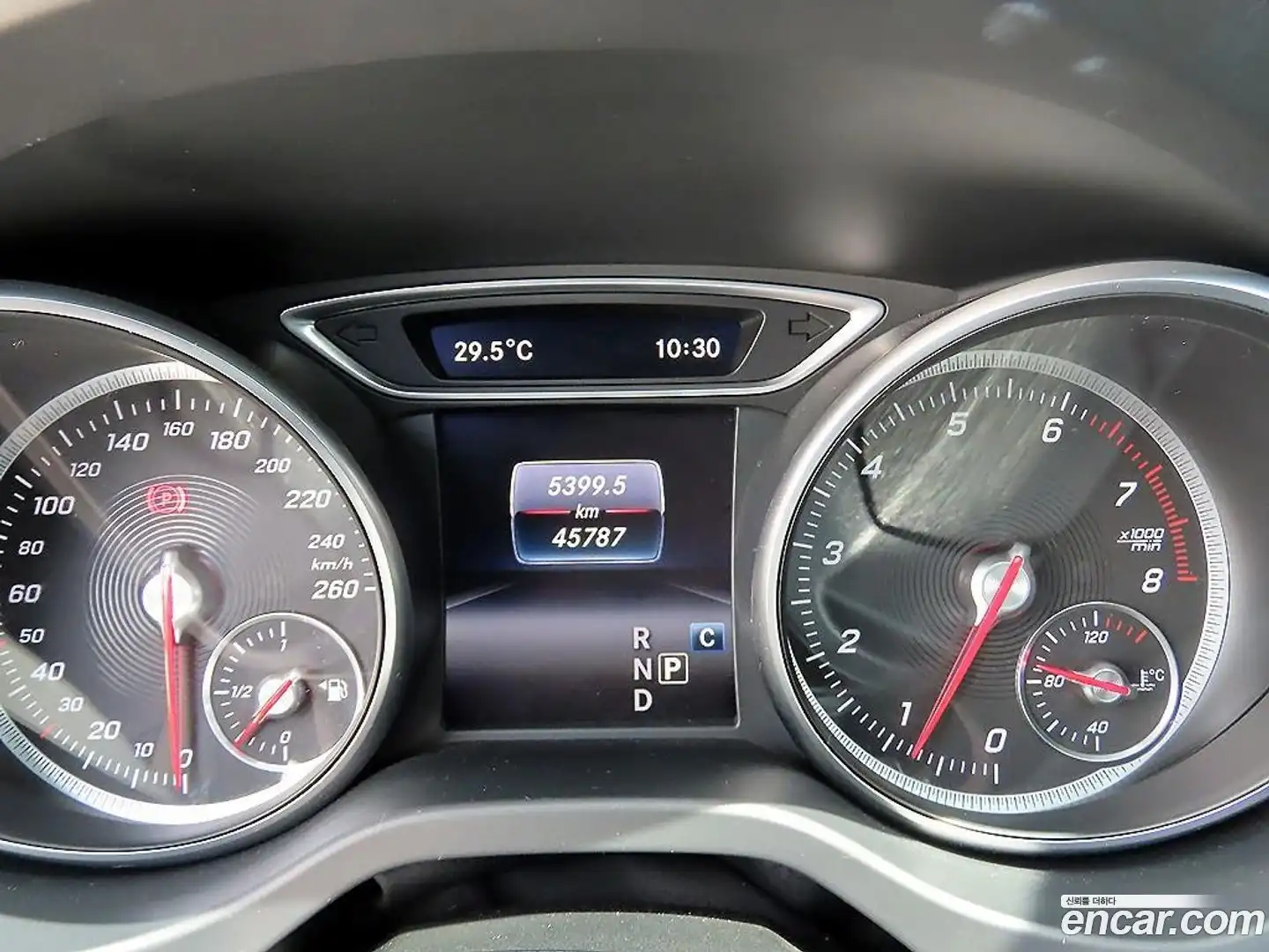 CLA-Class Mercedes-Benz 2017.10-INNER-009