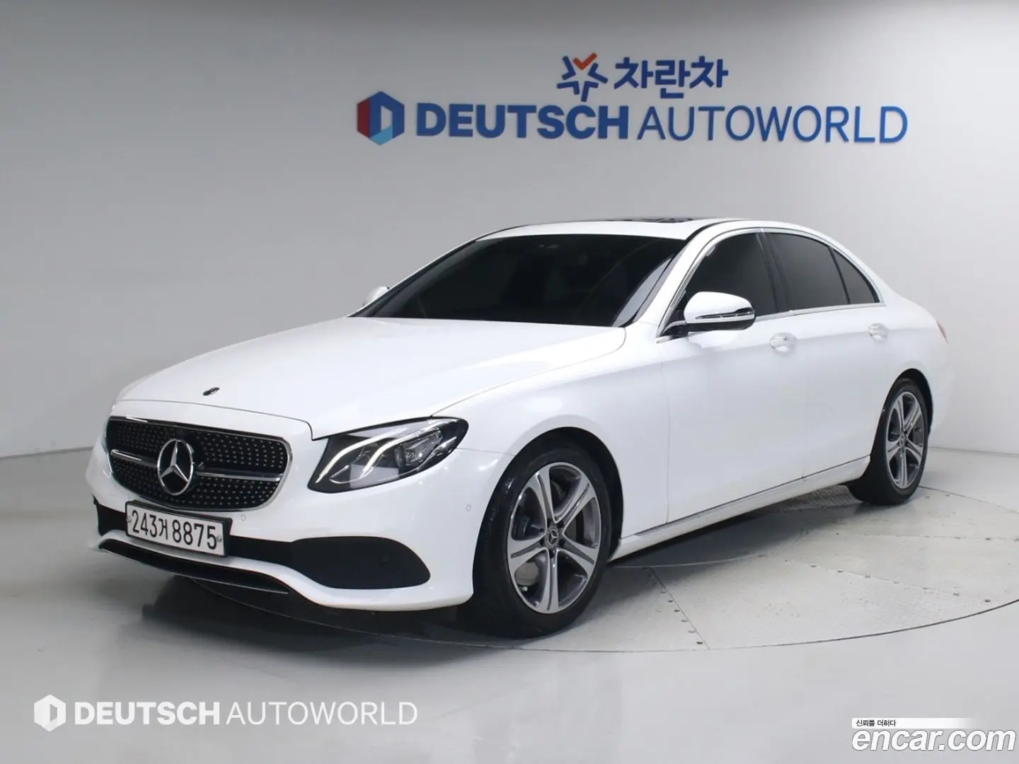 Main__Slider__Photo:E-Class Mercedes-Benz 2019.4-0