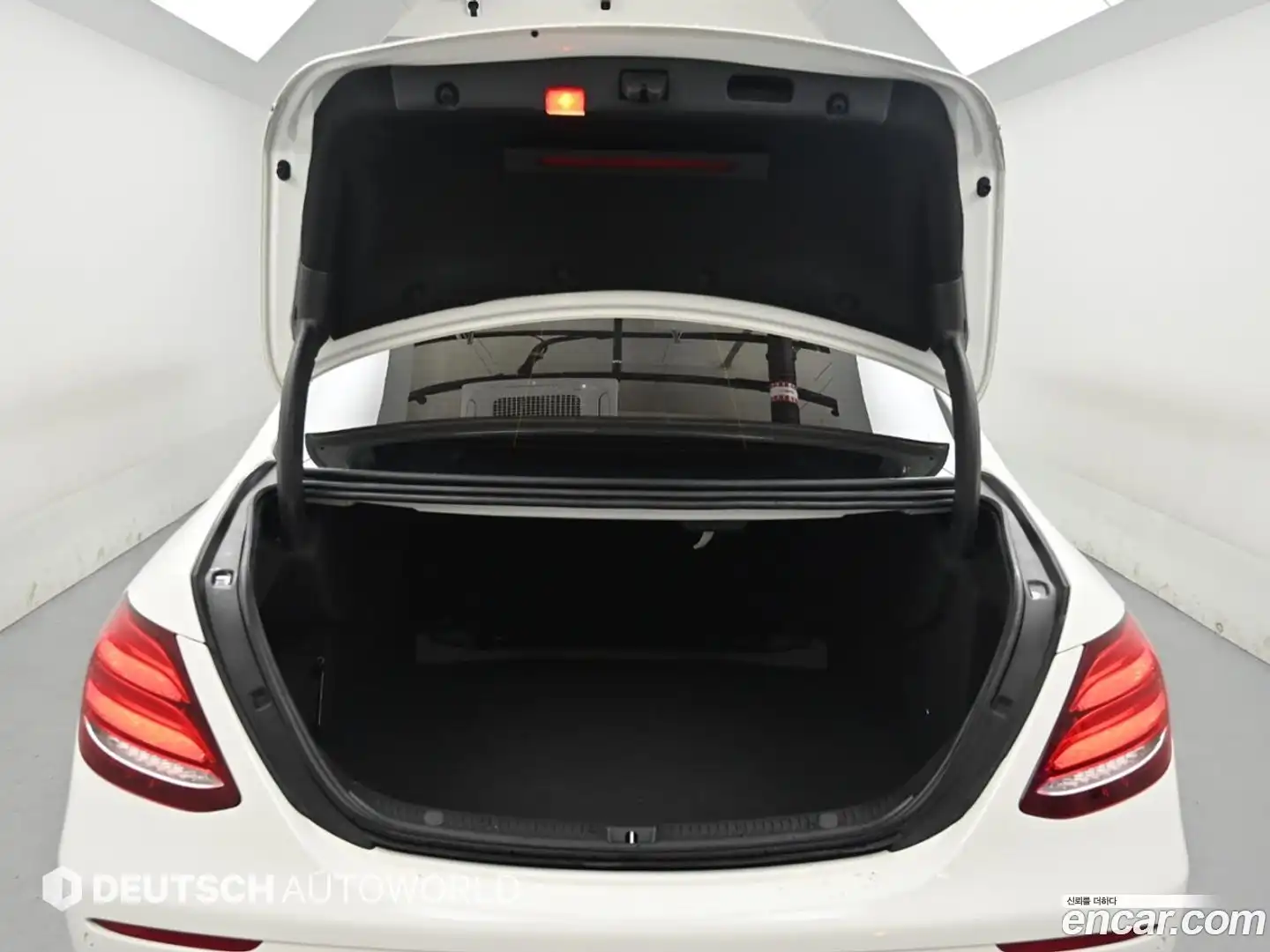 E-Class Mercedes-Benz 2019.4-OPTION-023
