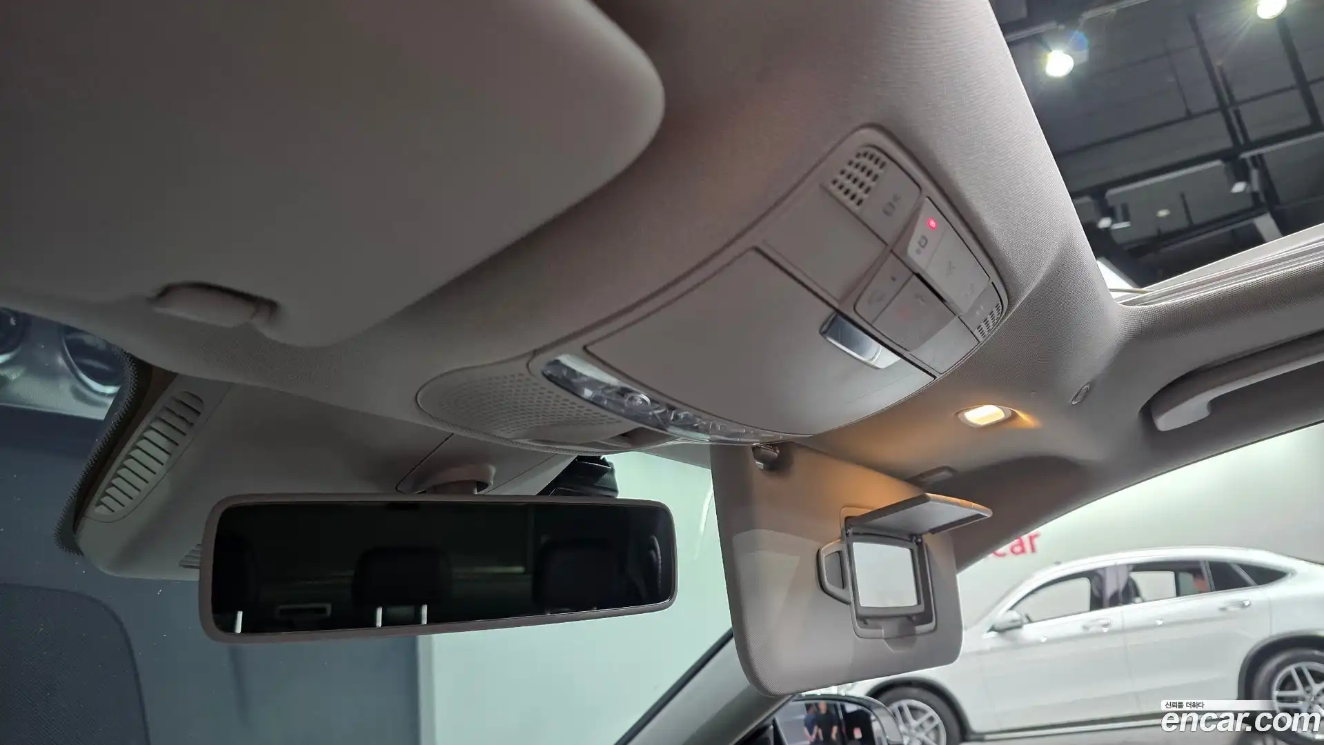E-Class Mercedes-Benz 2018.3-OPTION-023