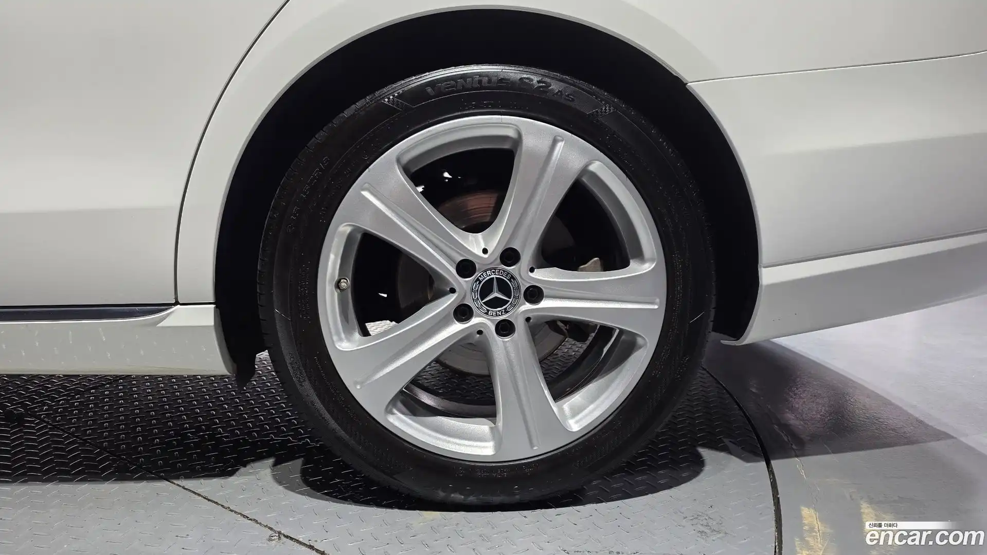 E-Class Mercedes-Benz 2018.3-OUTER-031
