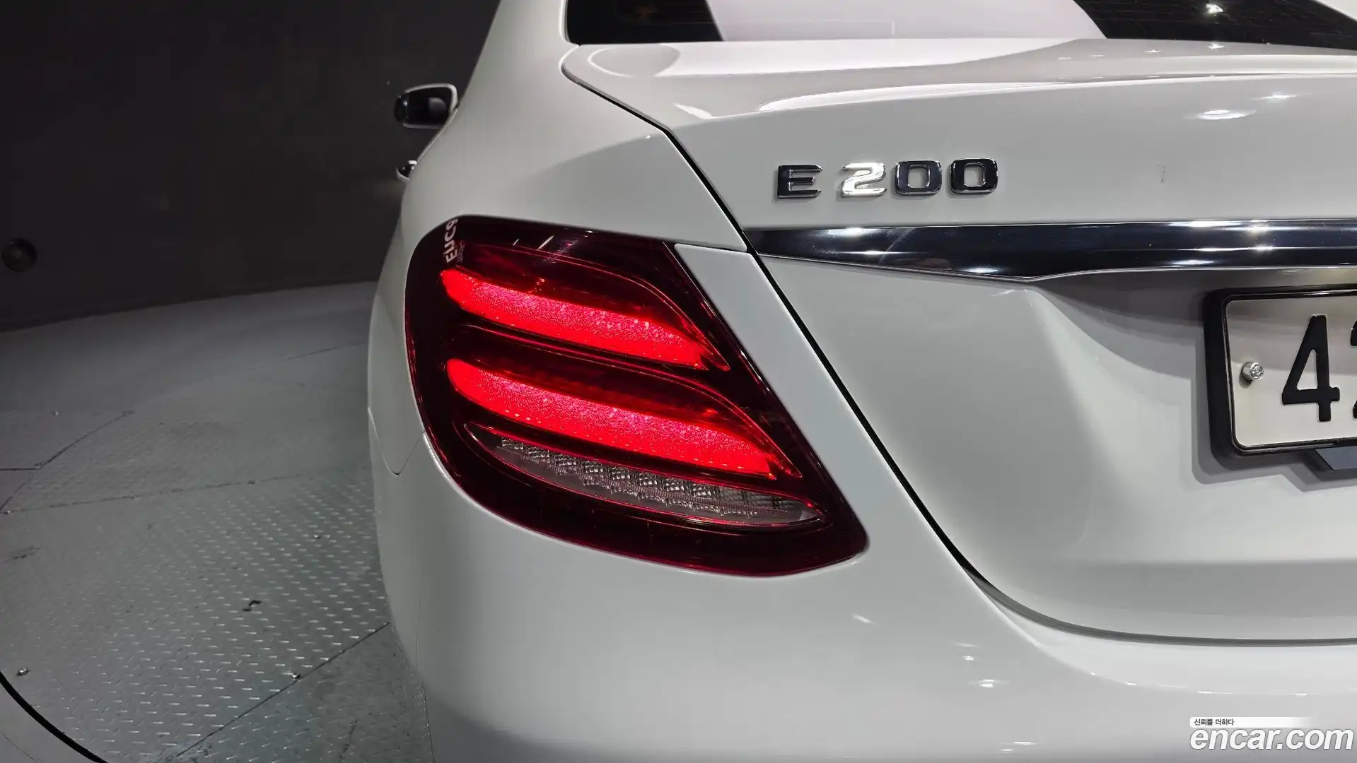 E-Class Mercedes-Benz 2018.3-OUTER-033