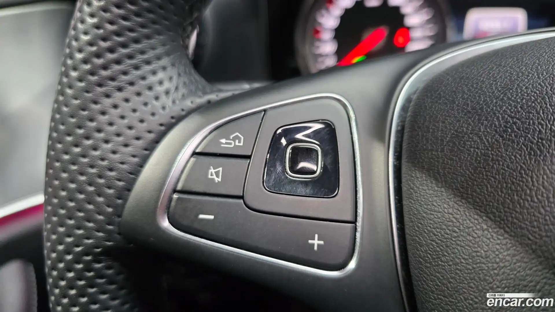 E-Class Mercedes-Benz 2018.3-OPTION-042