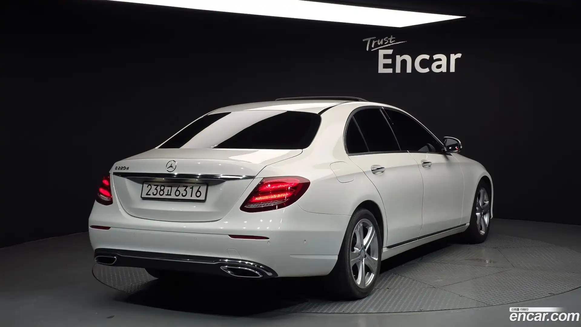 E-Class Mercedes-Benz 2017.0-OUTER-002