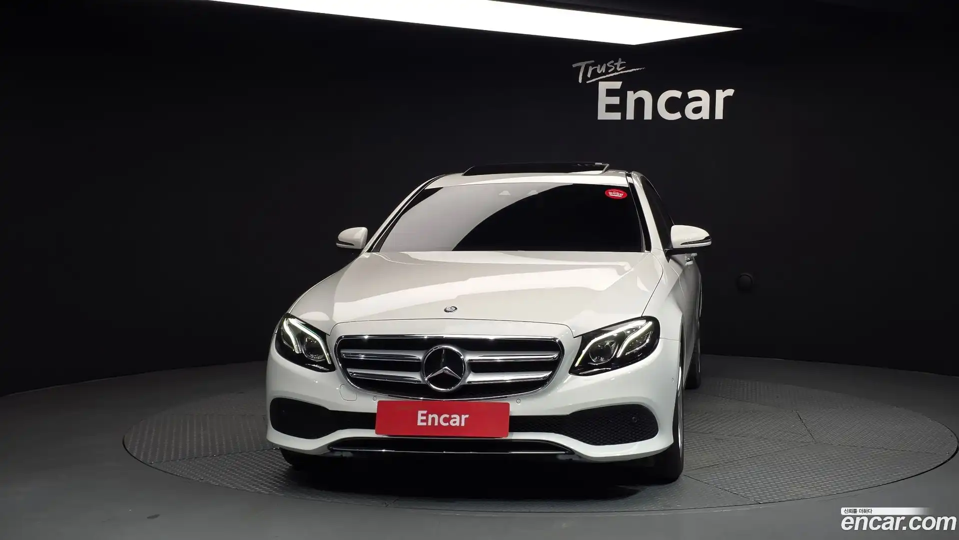E-Class Mercedes-Benz 2017.0-OUTER-003