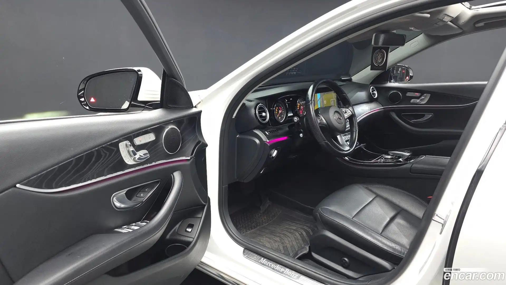 E-Class Mercedes-Benz 2017.0-INNER-010