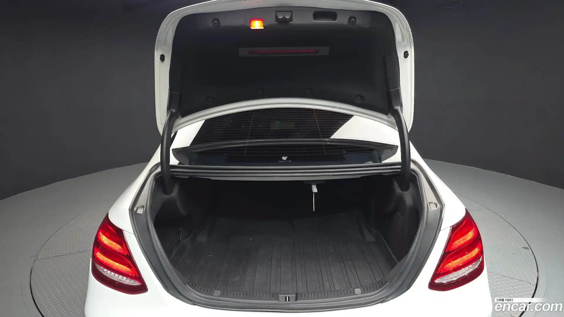 E-Class Mercedes-Benz 2017.0-OPTION-024