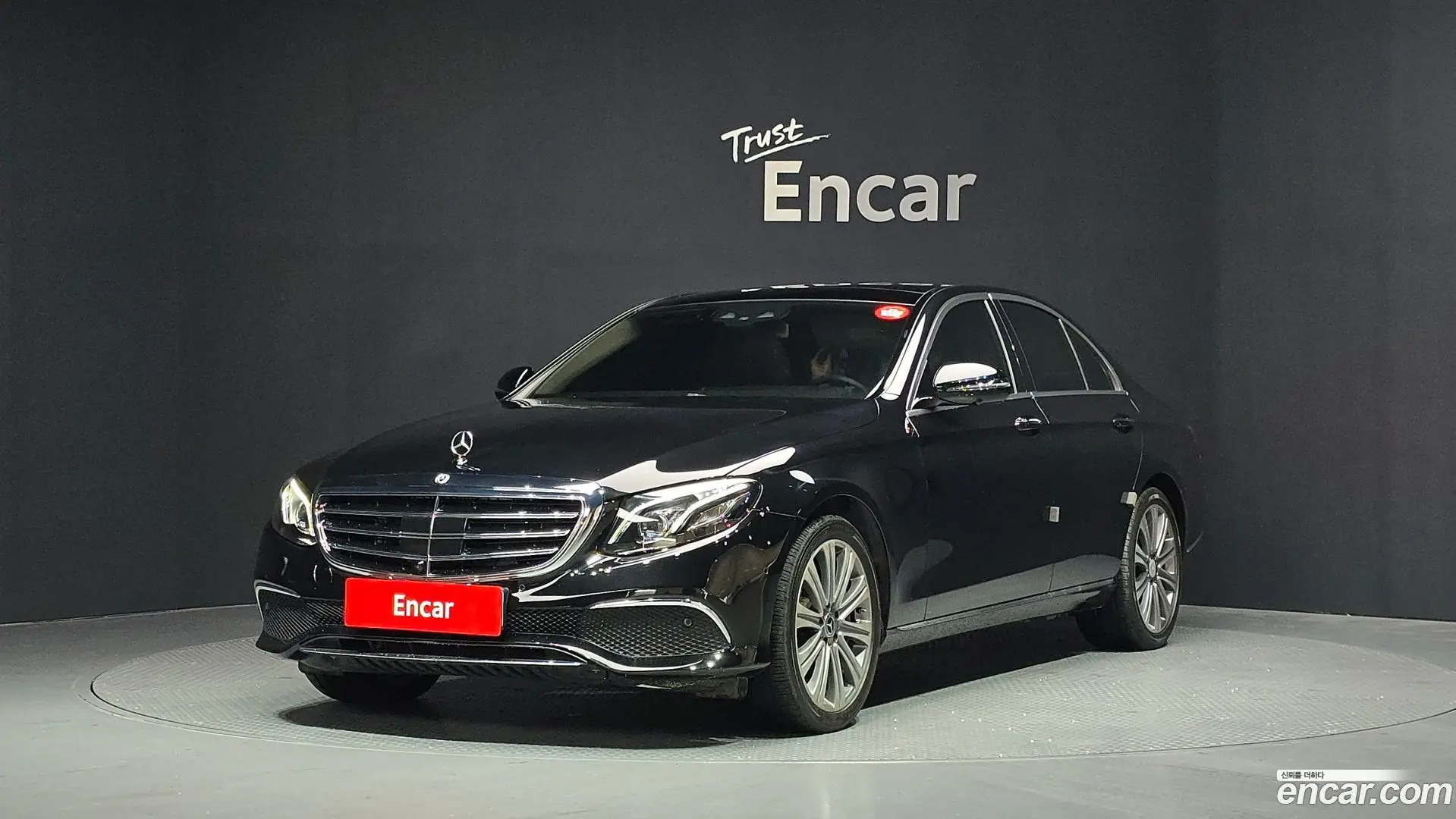 Main__Slider__Photo:E-Class Mercedes-Benz 2019.6-0
