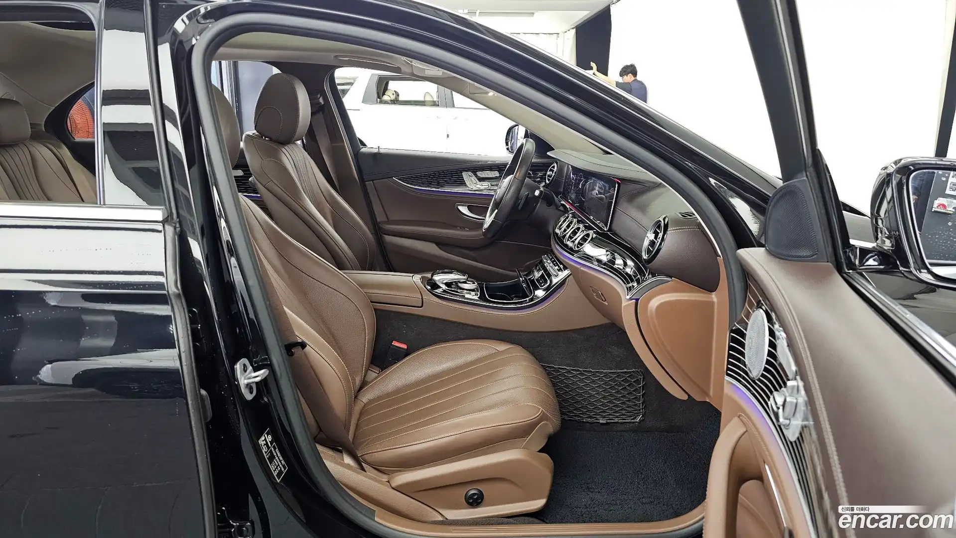 E-Class Mercedes-Benz 2019.6-OPTION-015