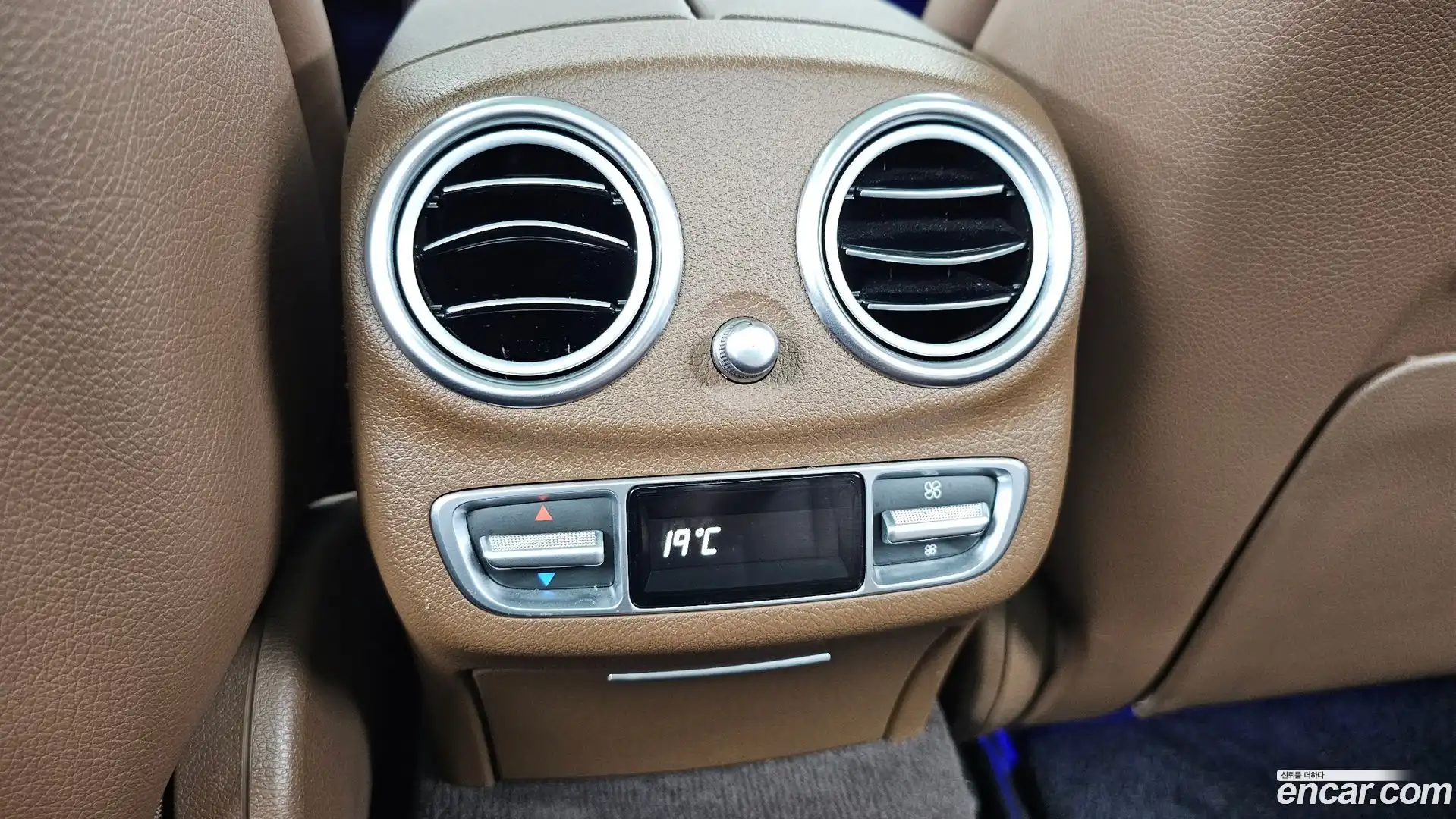E-Class Mercedes-Benz 2019.6-OPTION-046