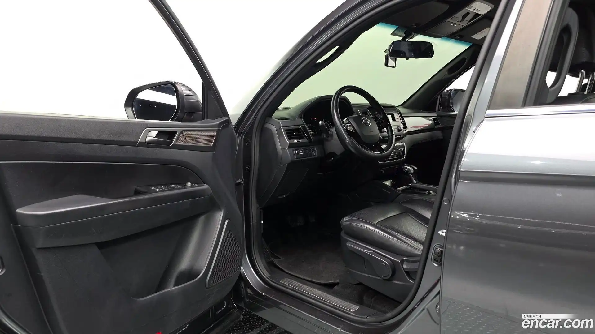 Rexton KG Mobility 2021.8-INNER-010