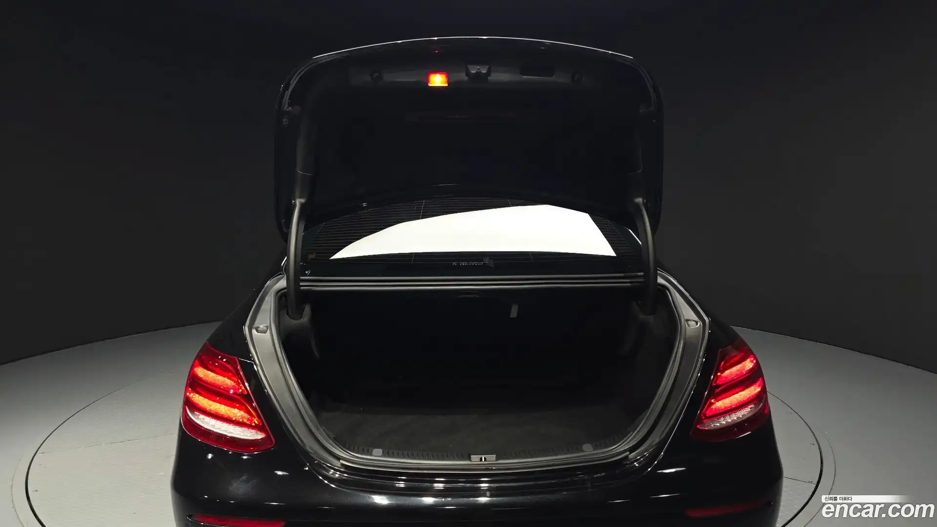 E-Class Mercedes-Benz 2018.2-OPTION-042