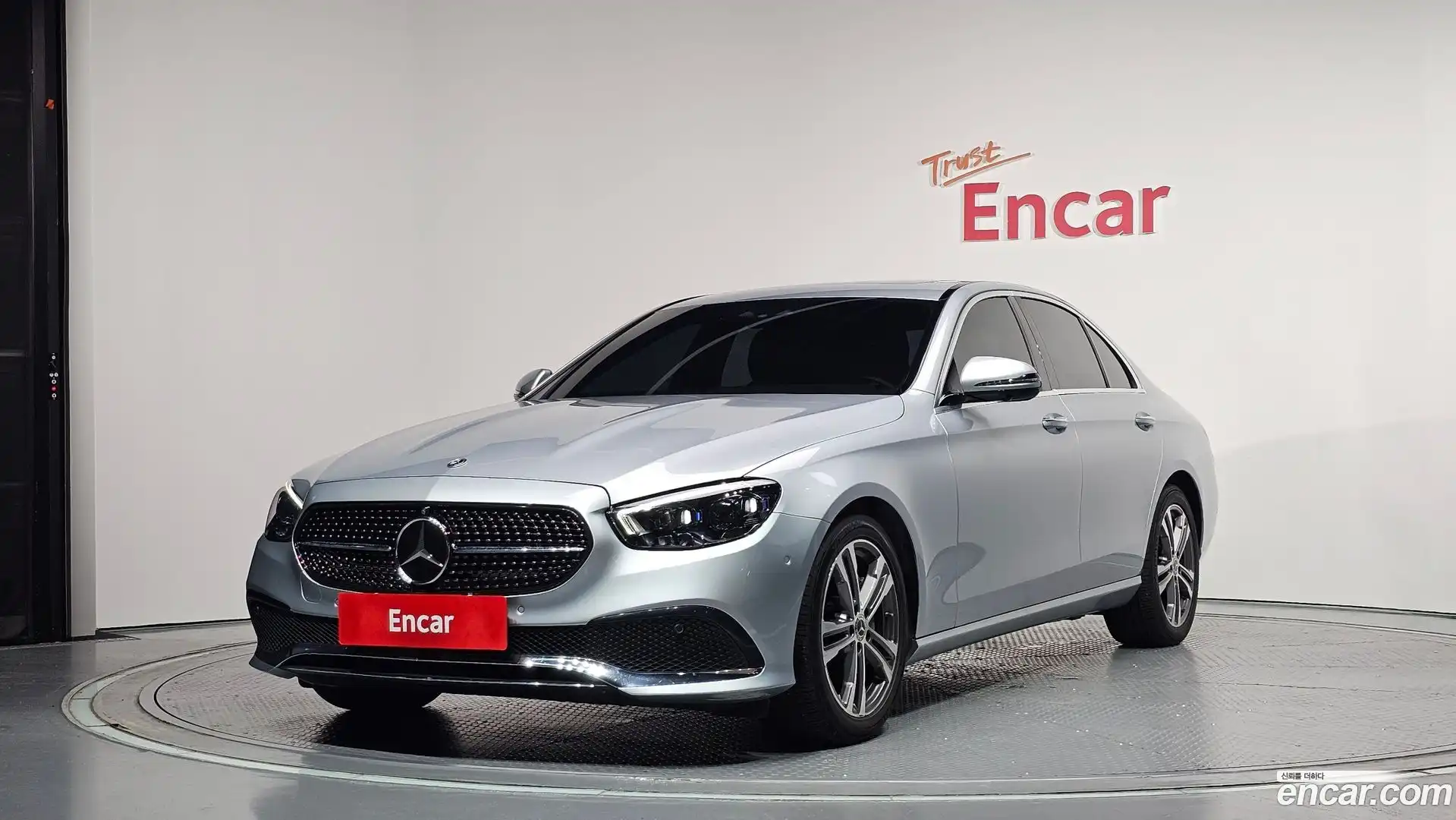 E-Class Mercedes-Benz 2022.6-OUTER-001