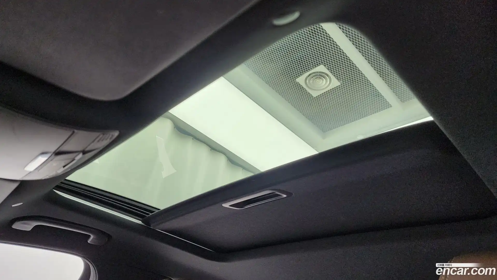 E-Class Mercedes-Benz 2022.6-OPTION-022