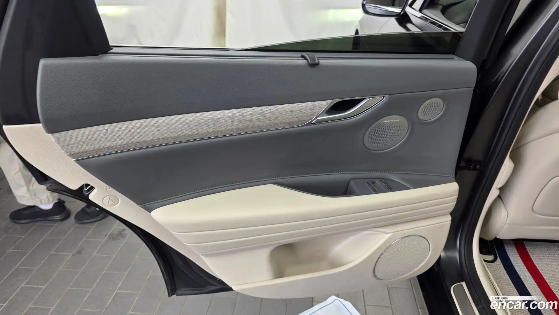 G80 Genesis 2024.0-INNER-035