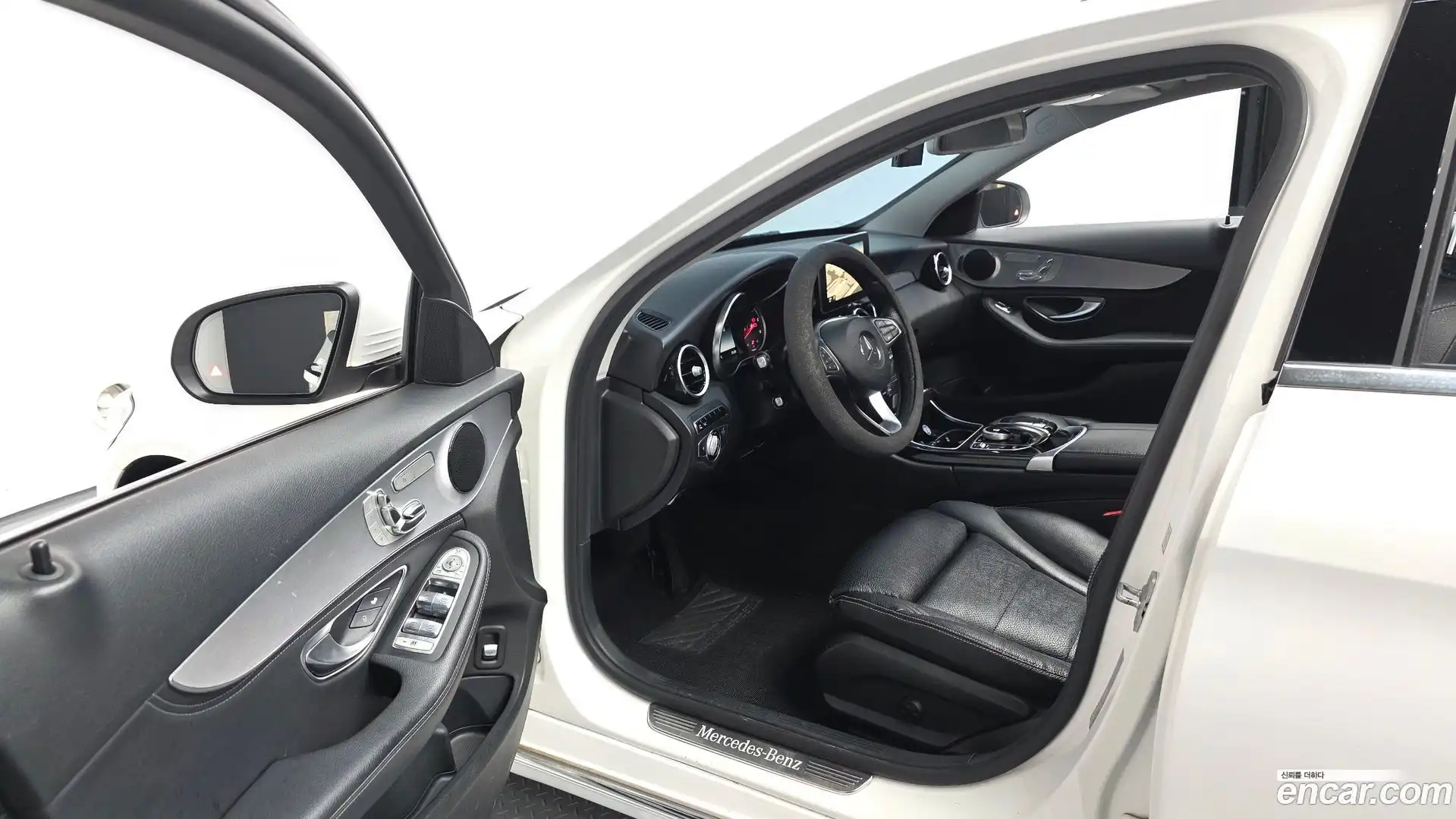 C-Class Mercedes-Benz 2015.9-INNER-010