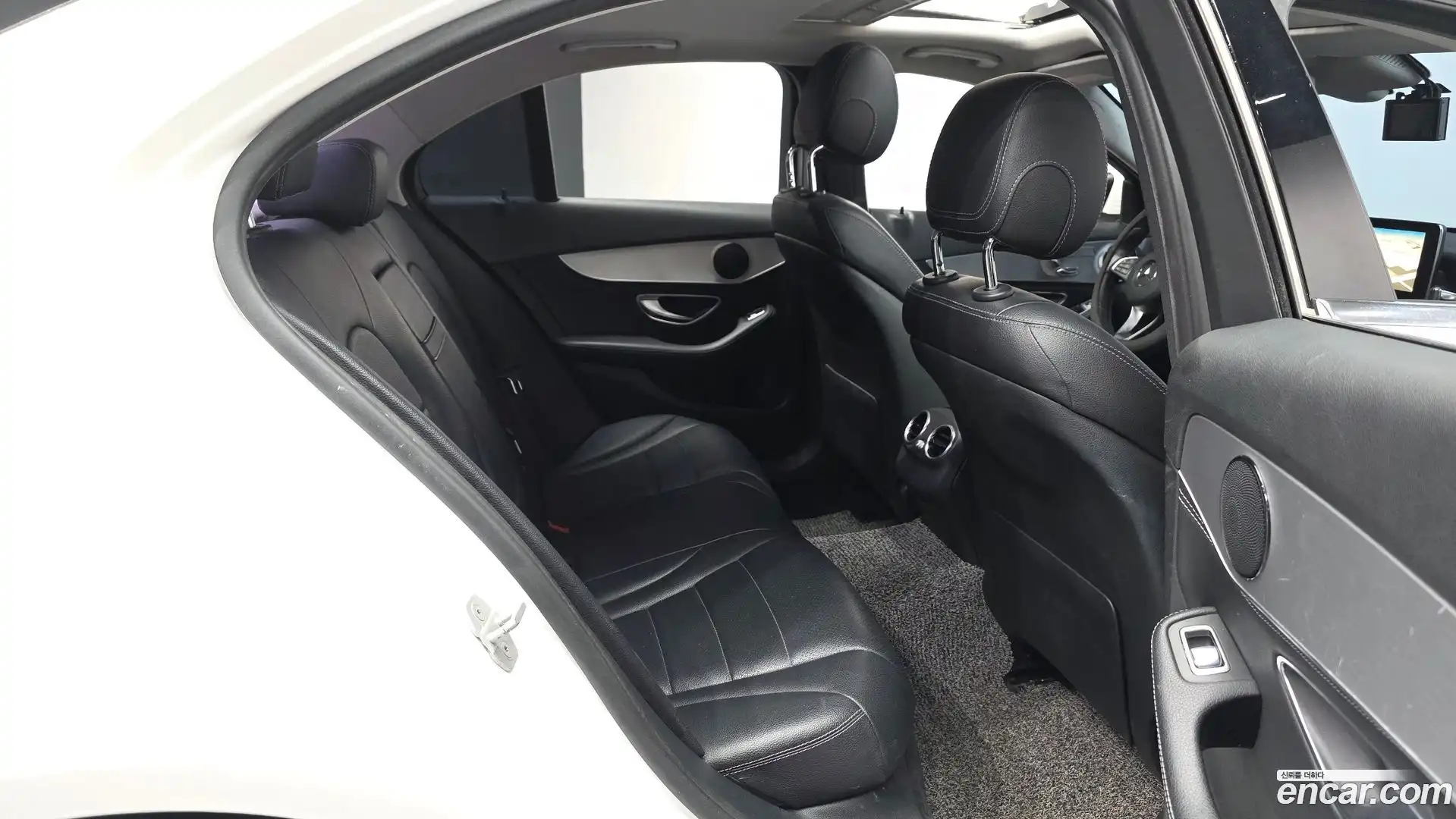 C-Class Mercedes-Benz 2015.9-OPTION-016