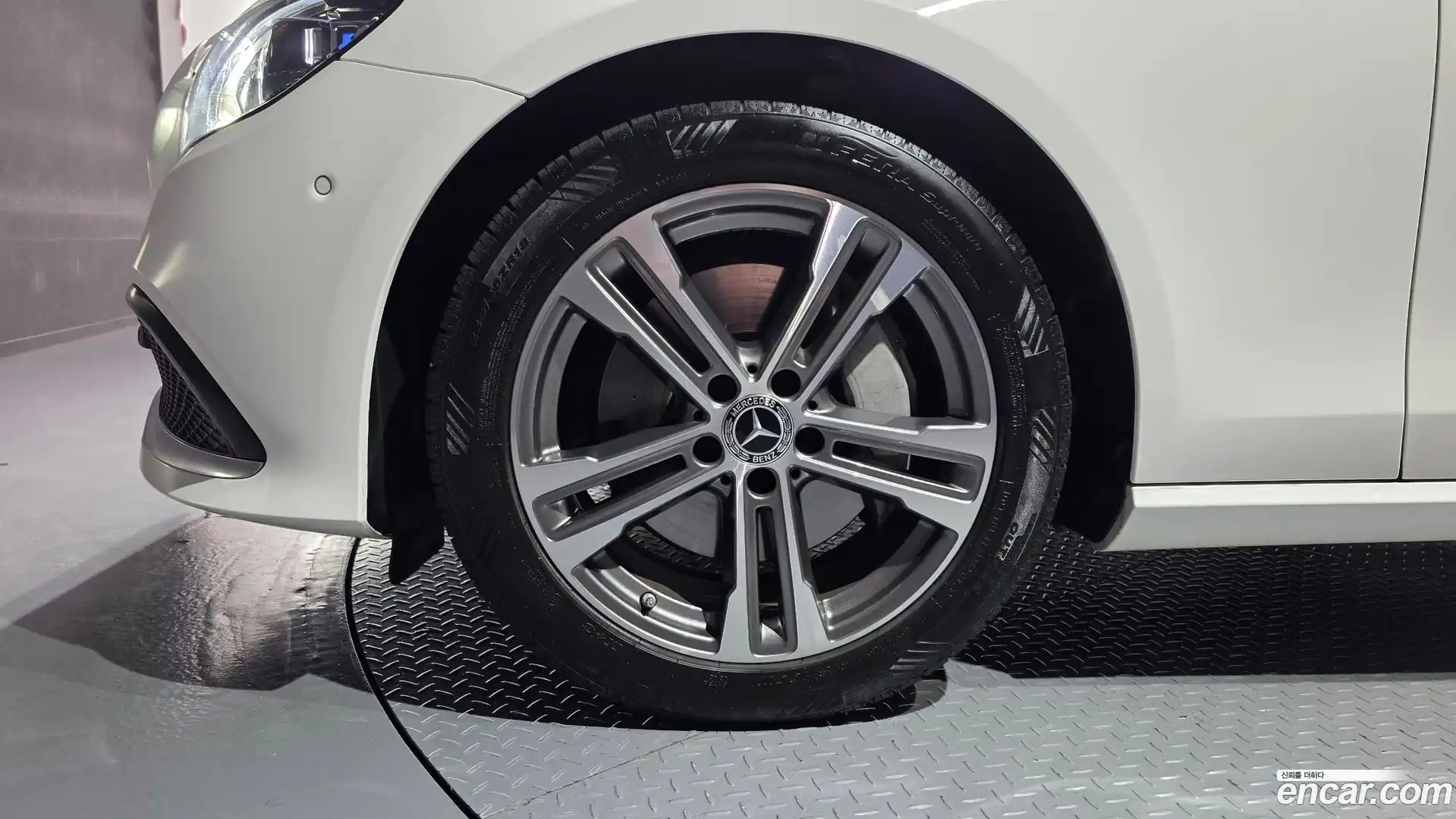 E-Class Mercedes-Benz 2022.3-OUTER-005