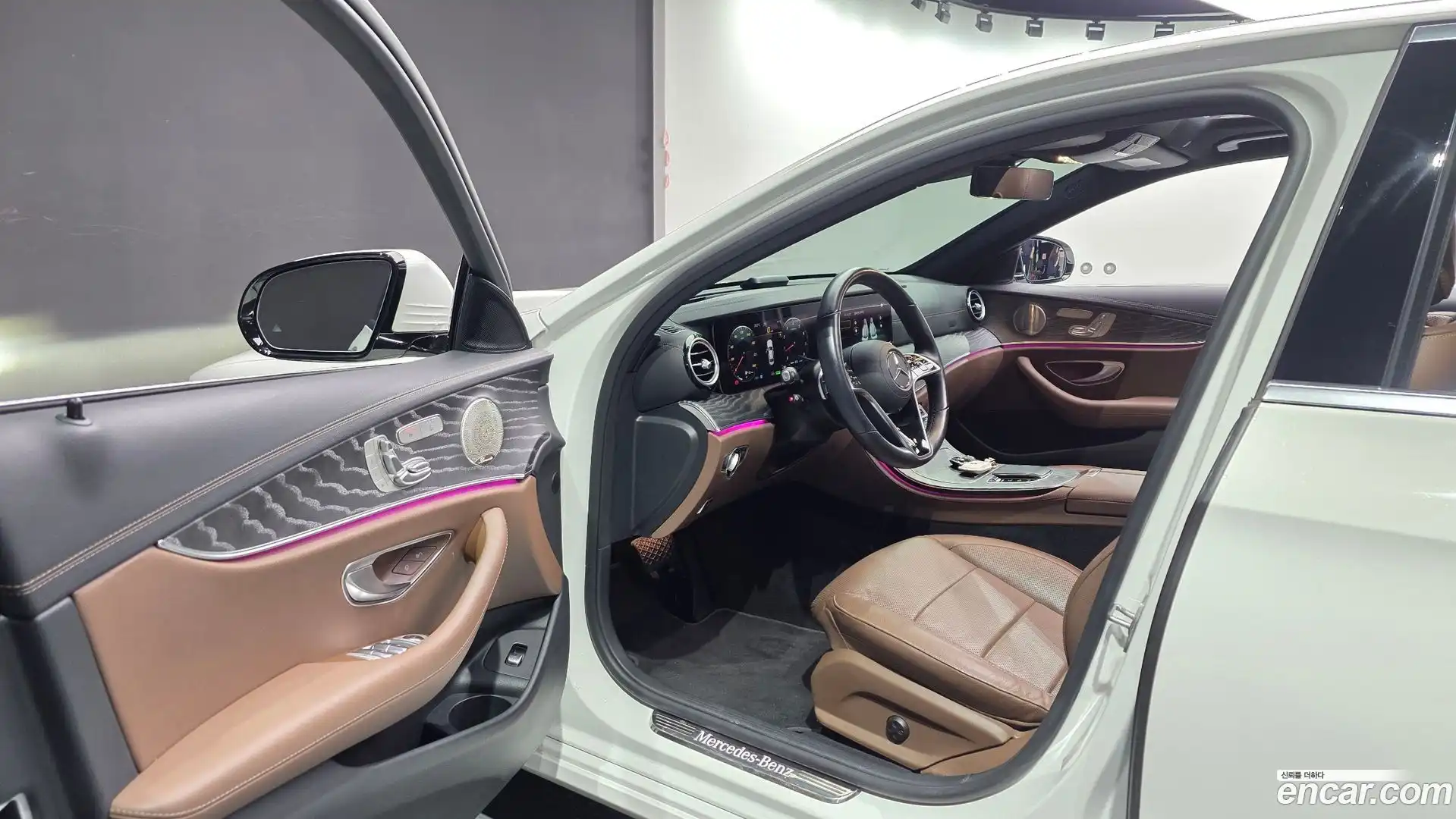 E-Class Mercedes-Benz 2022.3-INNER-010