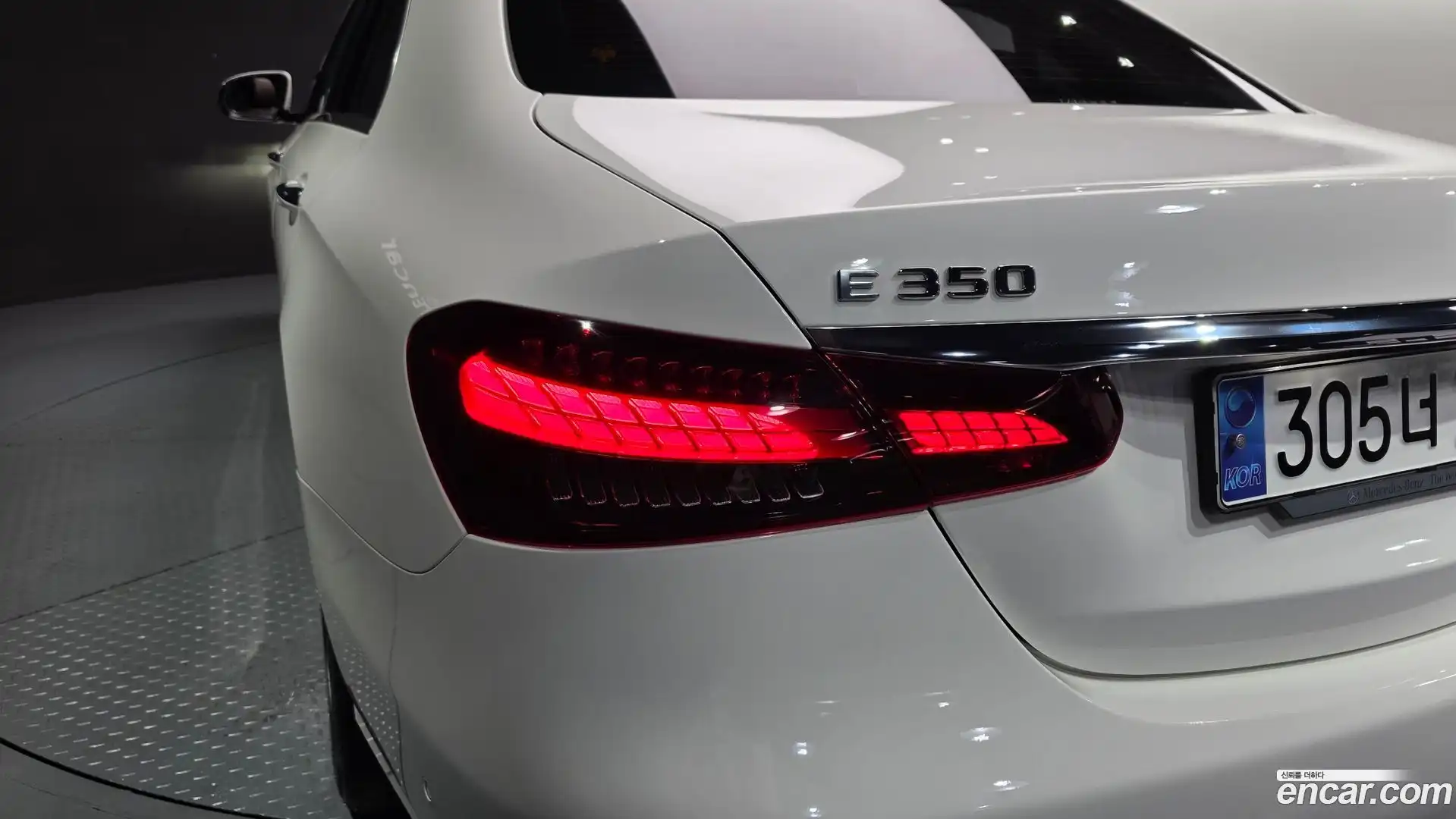 E-Class Mercedes-Benz 2022.3-OUTER-033