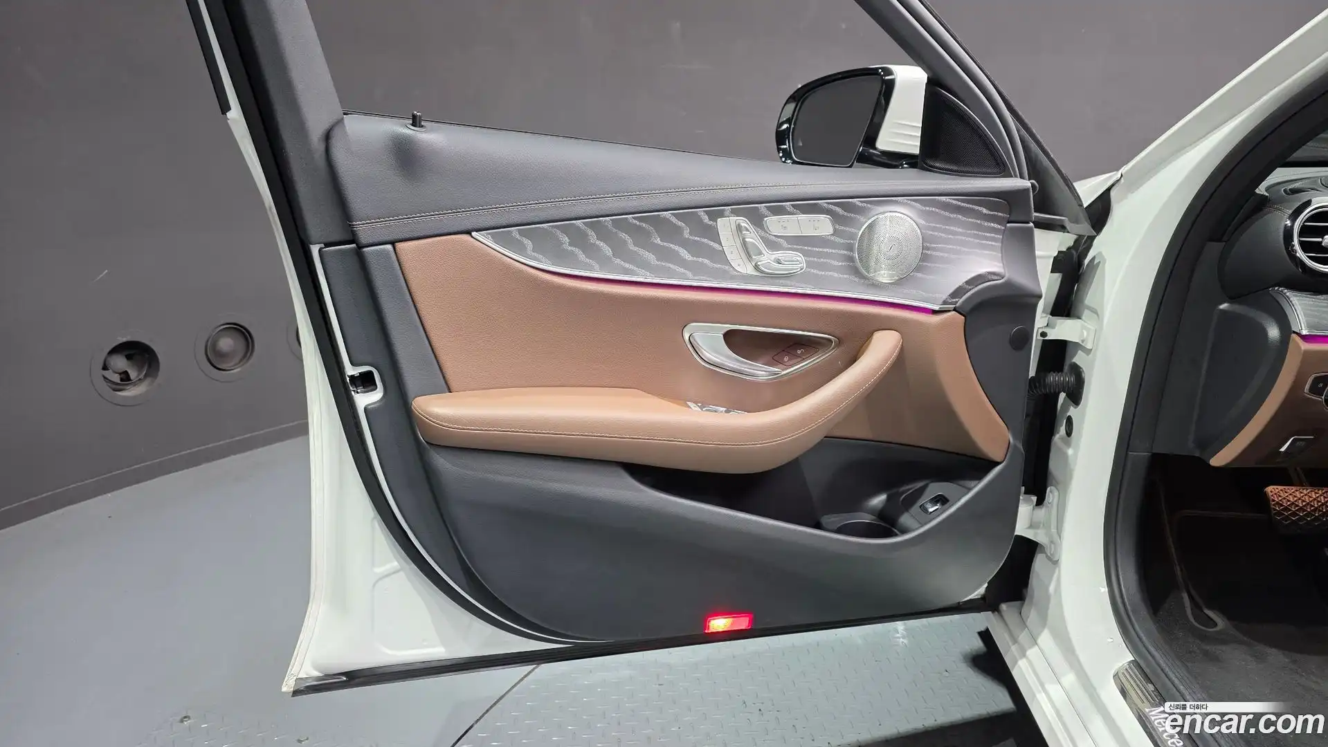 E-Class Mercedes-Benz 2022.3-INNER-034