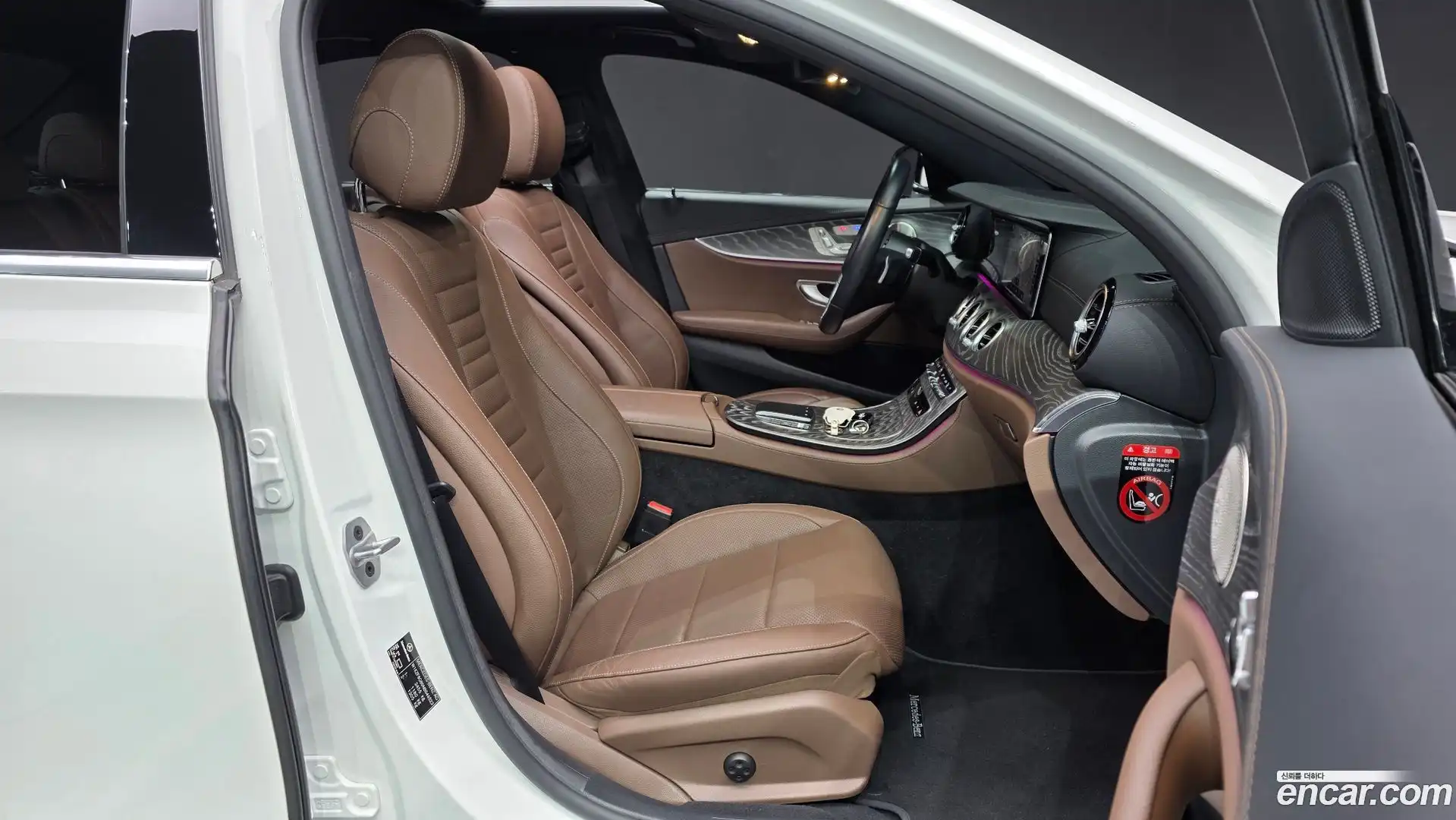 E-Class Mercedes-Benz 2022.3-INNER-036