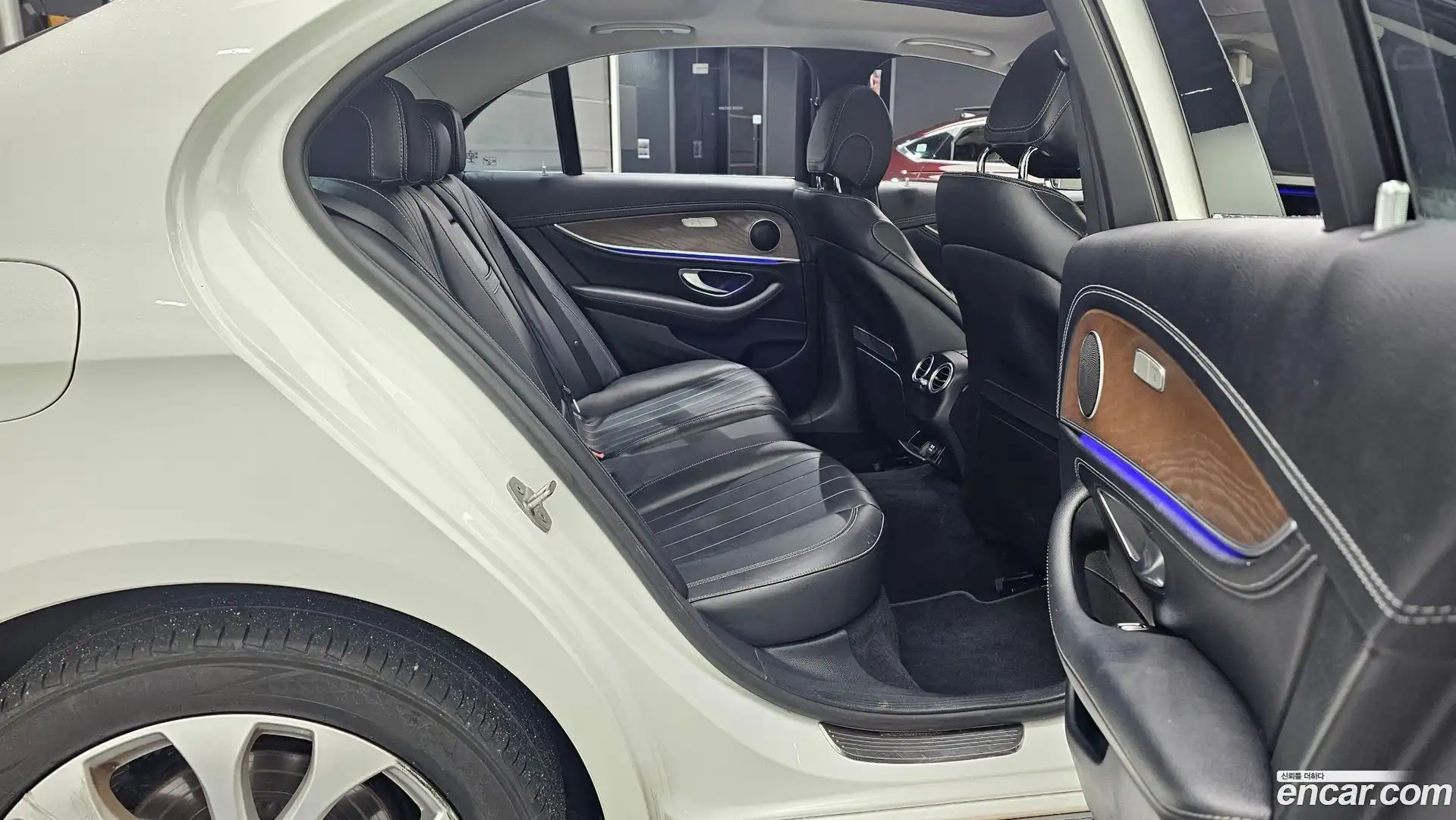 E-Class Mercedes-Benz 2017.5-OPTION-016