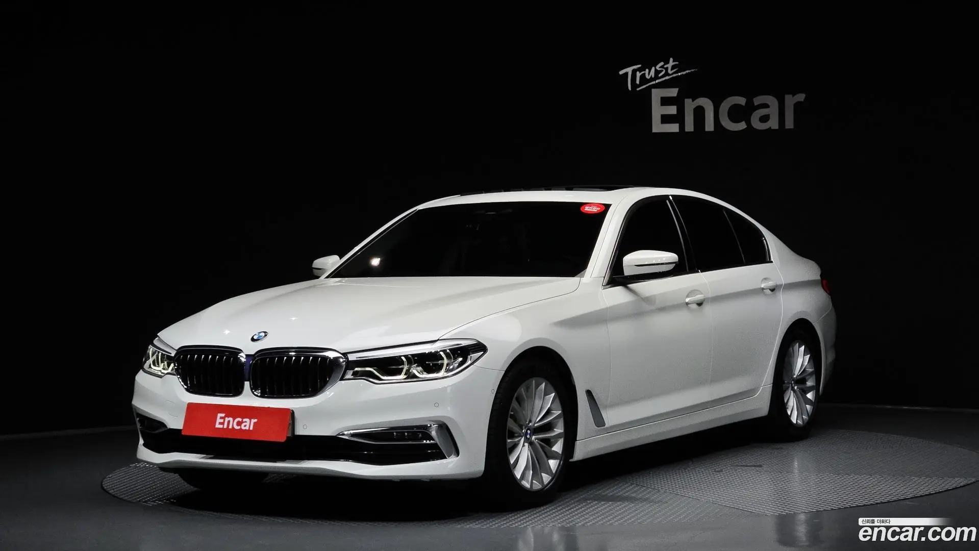 Main__Slider__Photo:5-Series BMW 2019.6-0