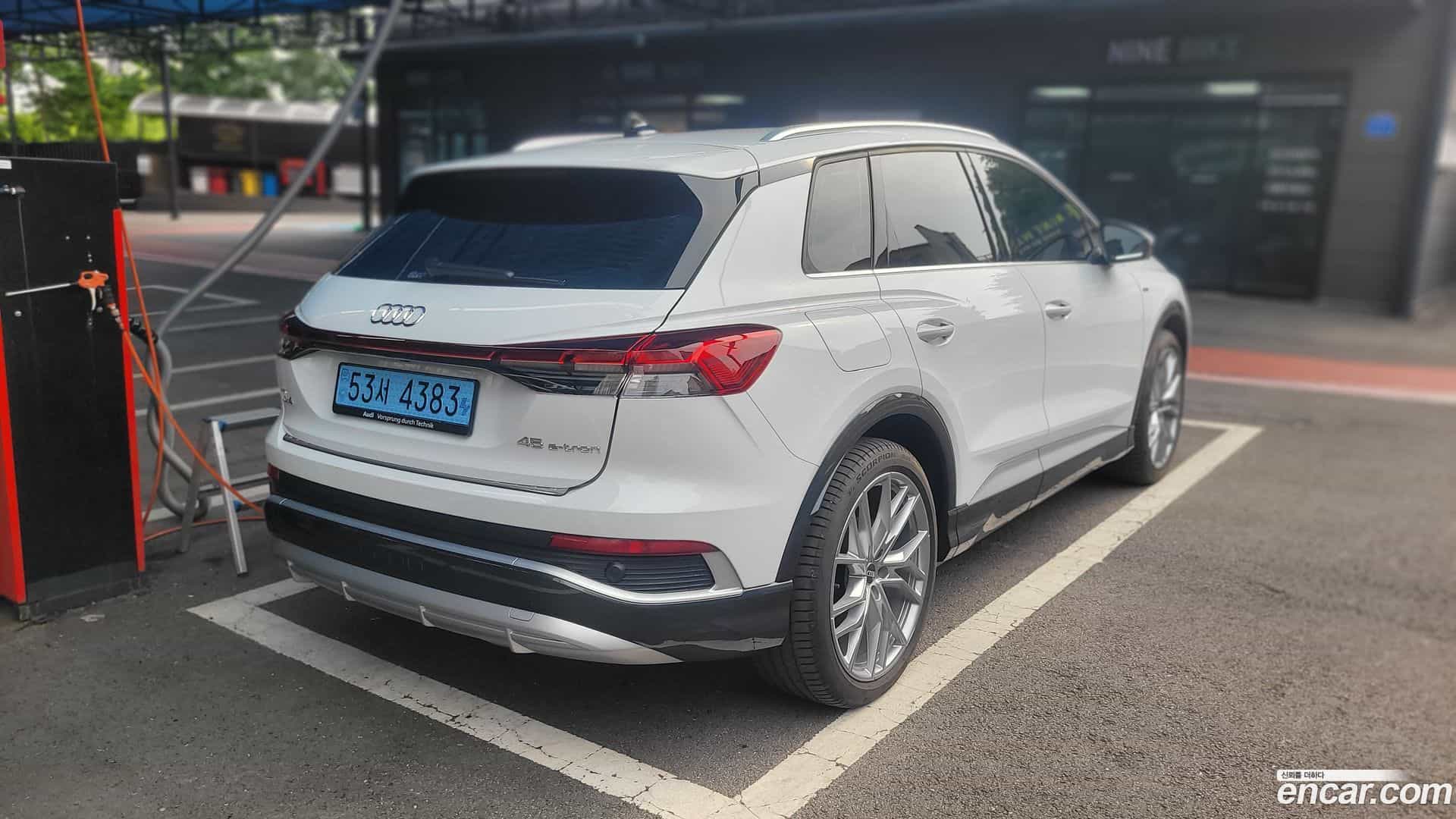 Q4 e-tron Audi 2025.7-OUTER-004
