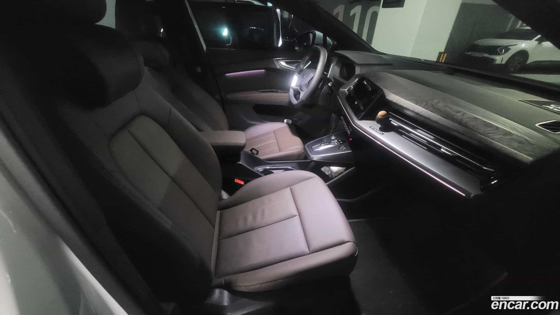 Q4 e-tron Audi 2025.7-INNER-009