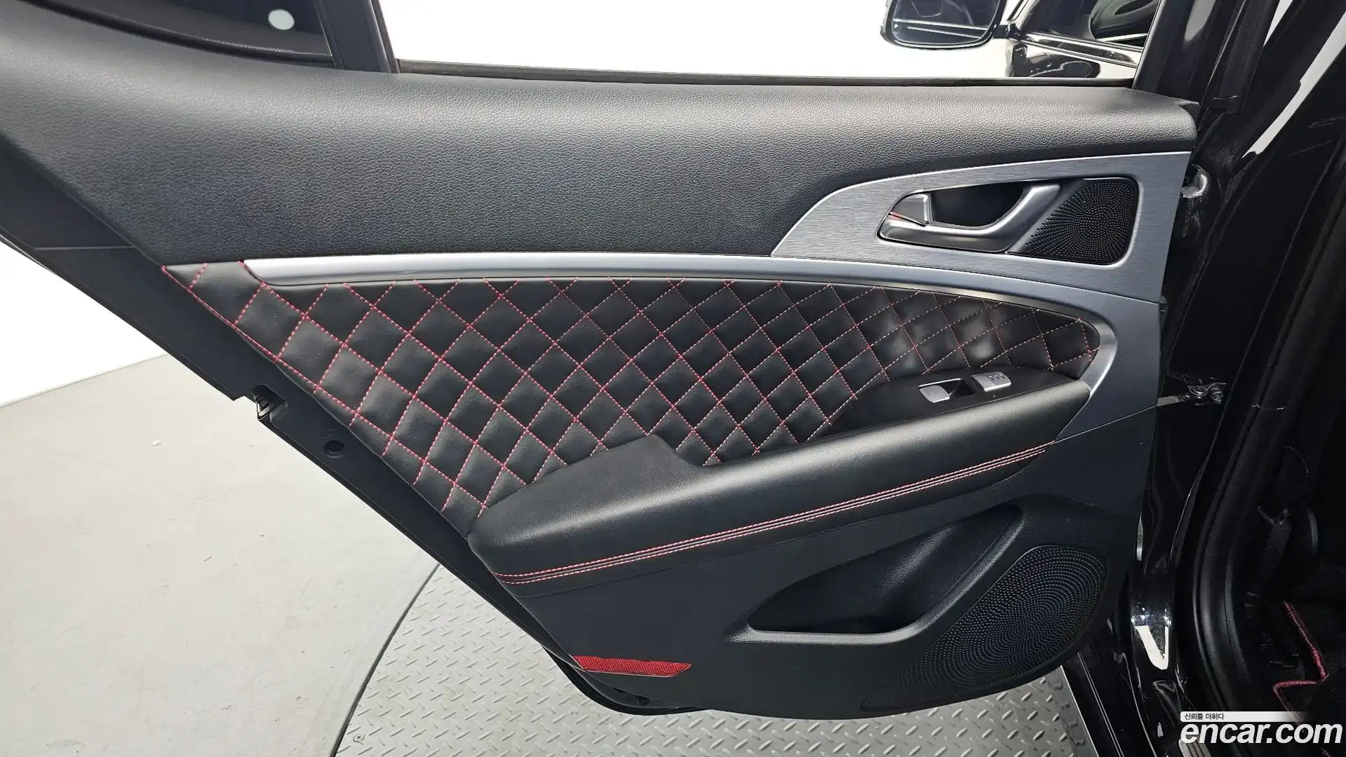 G70 Genesis 2018.1-INNER-035