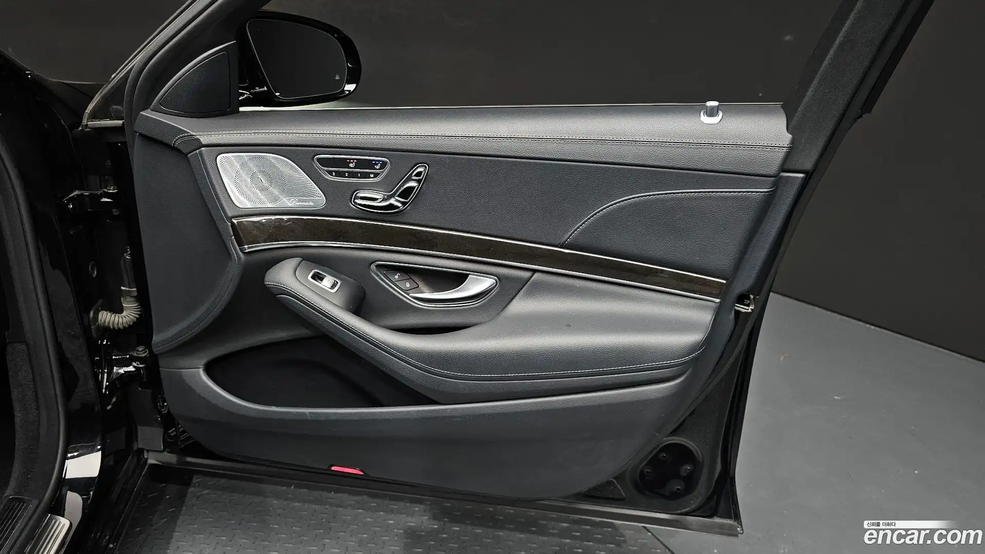 S-Class Mercedes-Benz 2015.9-INNER-034