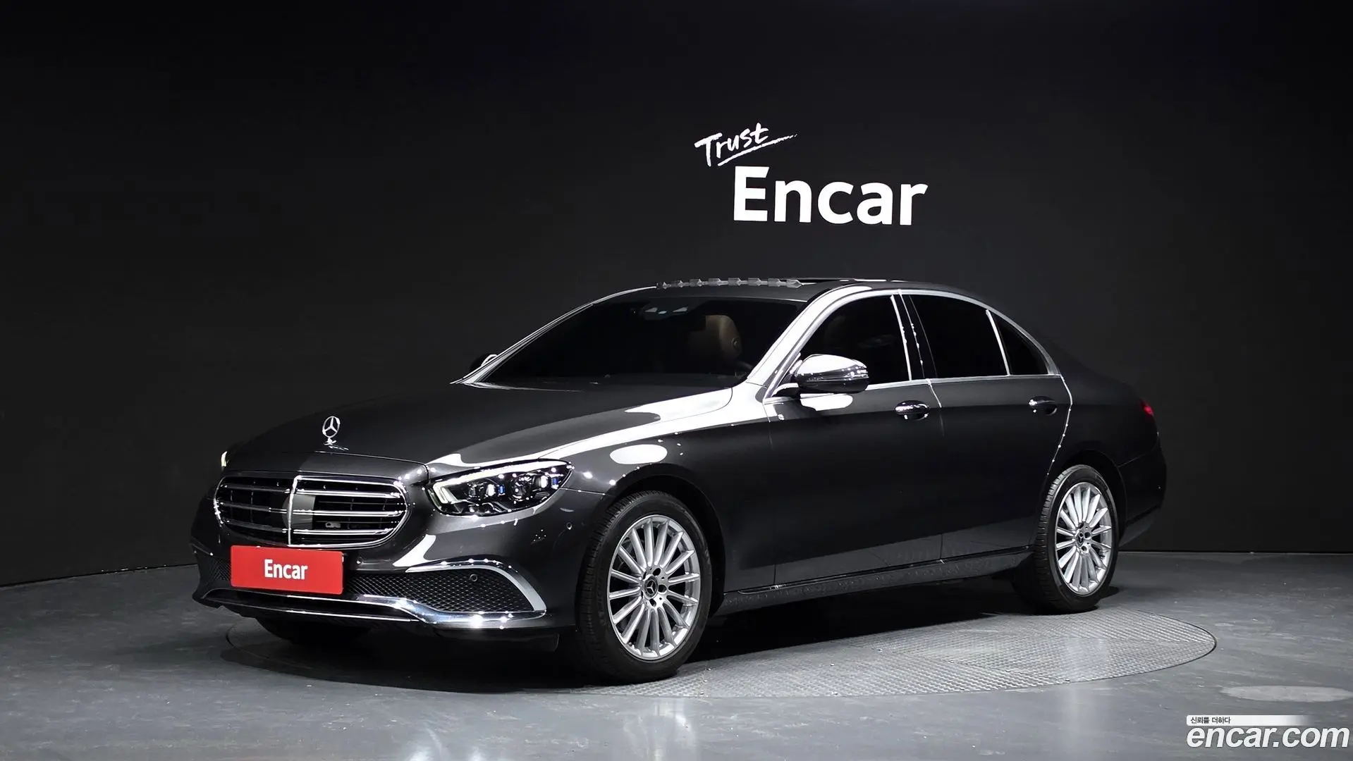 Main__Slider__Photo:E-Class Mercedes-Benz 2021.2-0