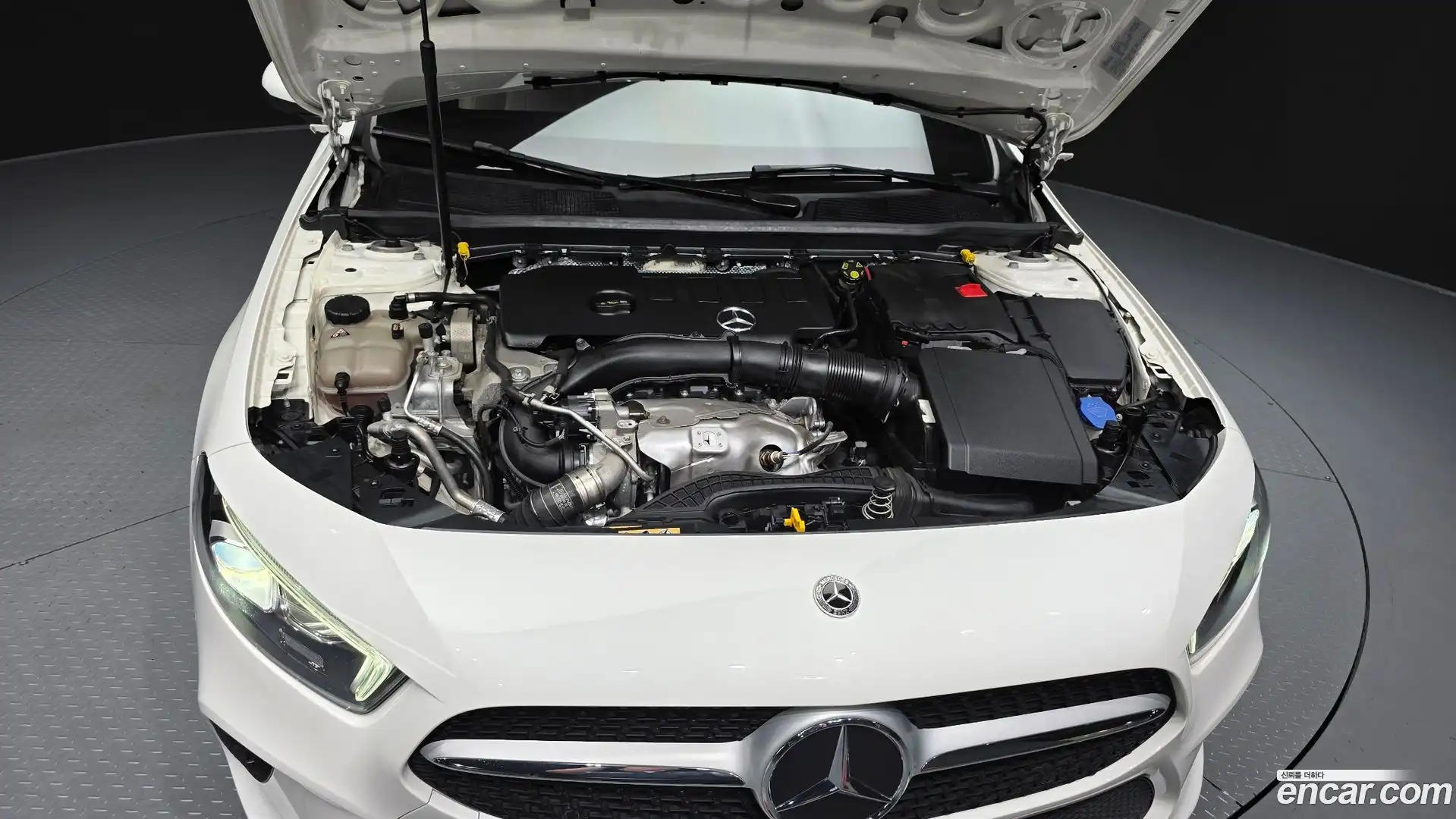 A-Class Mercedes-Benz 2022.9-OUTER-006
