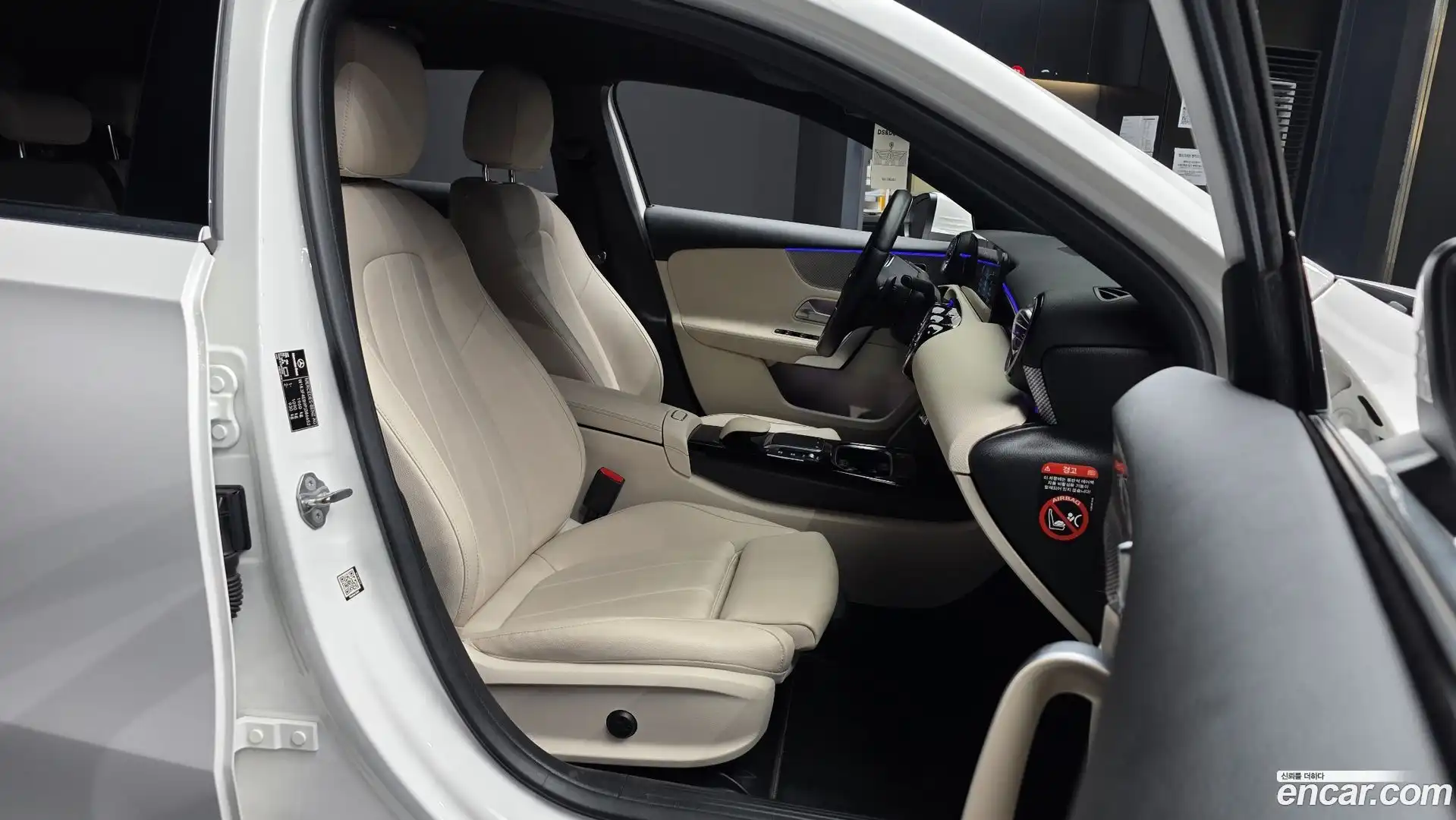 A-Class Mercedes-Benz 2022.9-OPTION-015
