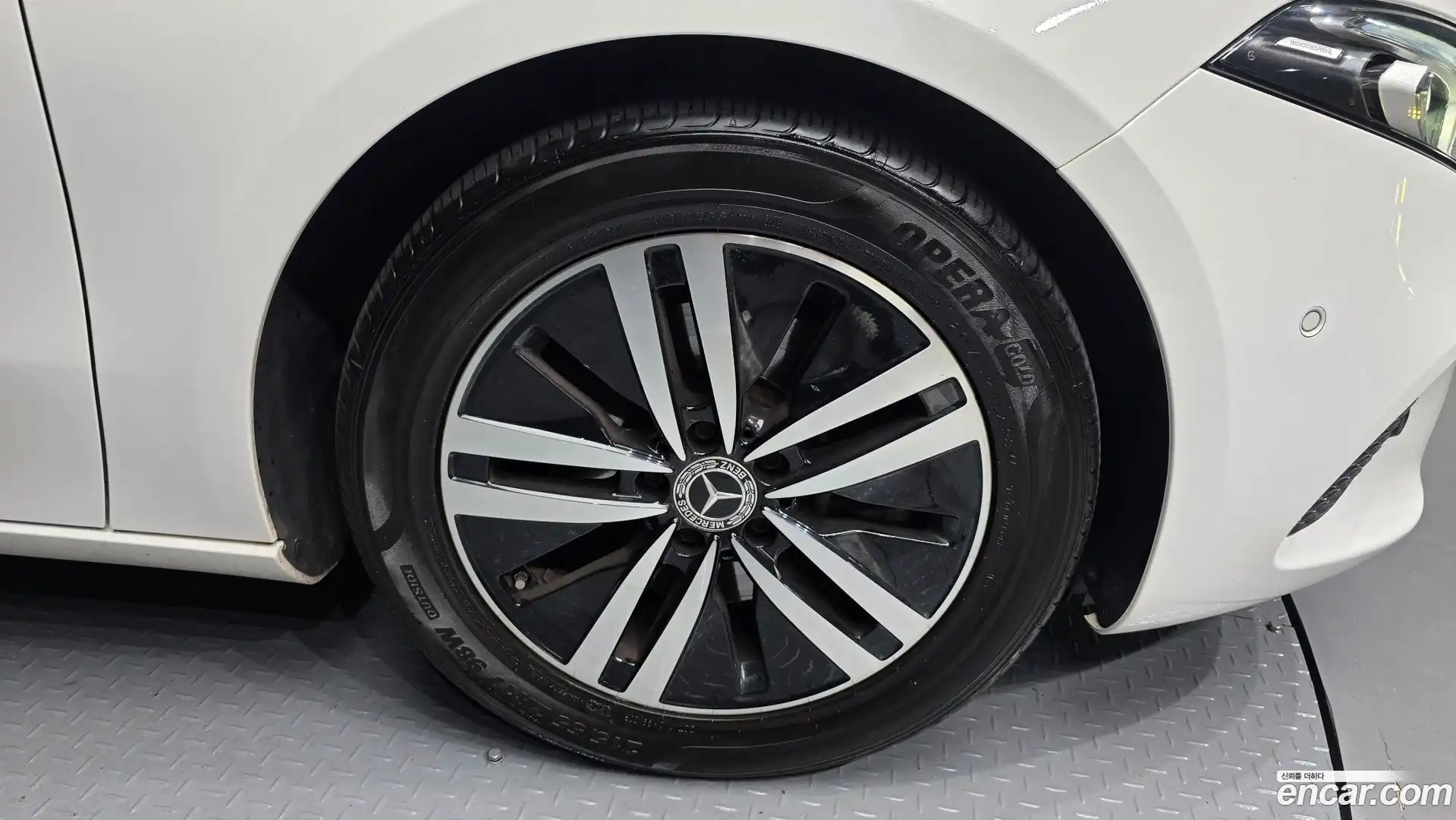 A-Class Mercedes-Benz 2022.9-OUTER-031
