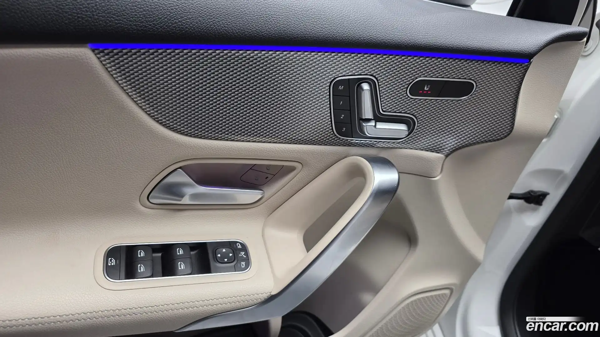 A-Class Mercedes-Benz 2022.9-OPTION-041