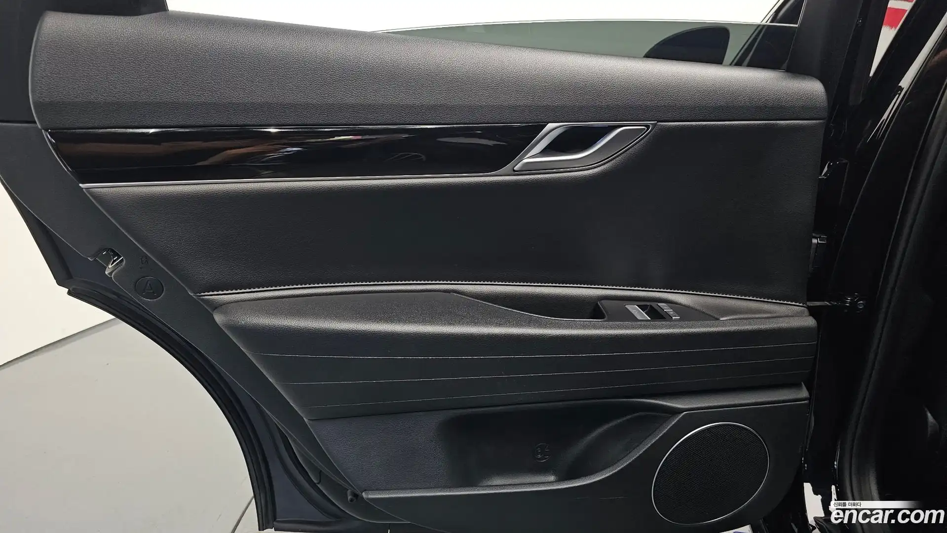 G80 Genesis 2022.8-INNER-035