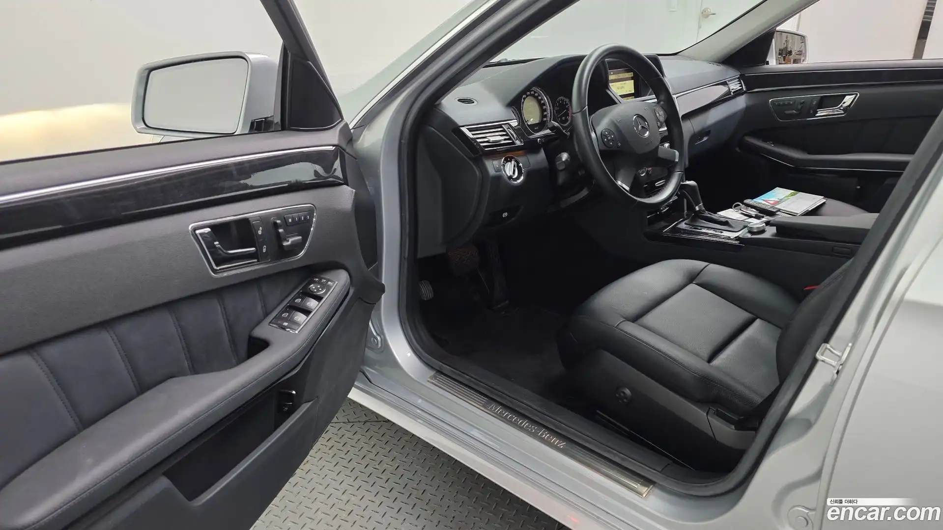 E-Class Mercedes-Benz 2010.5-INNER-010