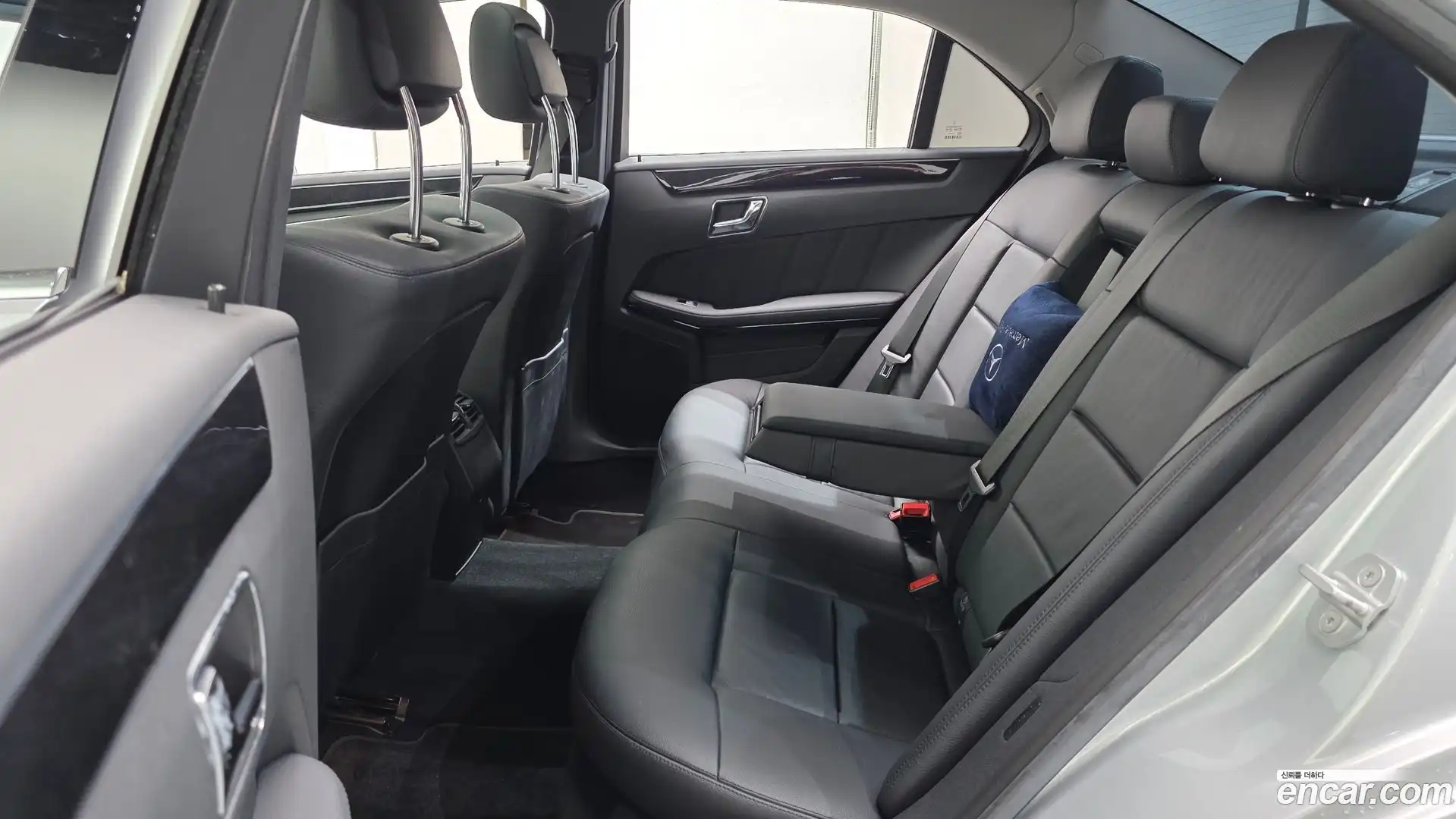 E-Class Mercedes-Benz 2010.5-OPTION-016