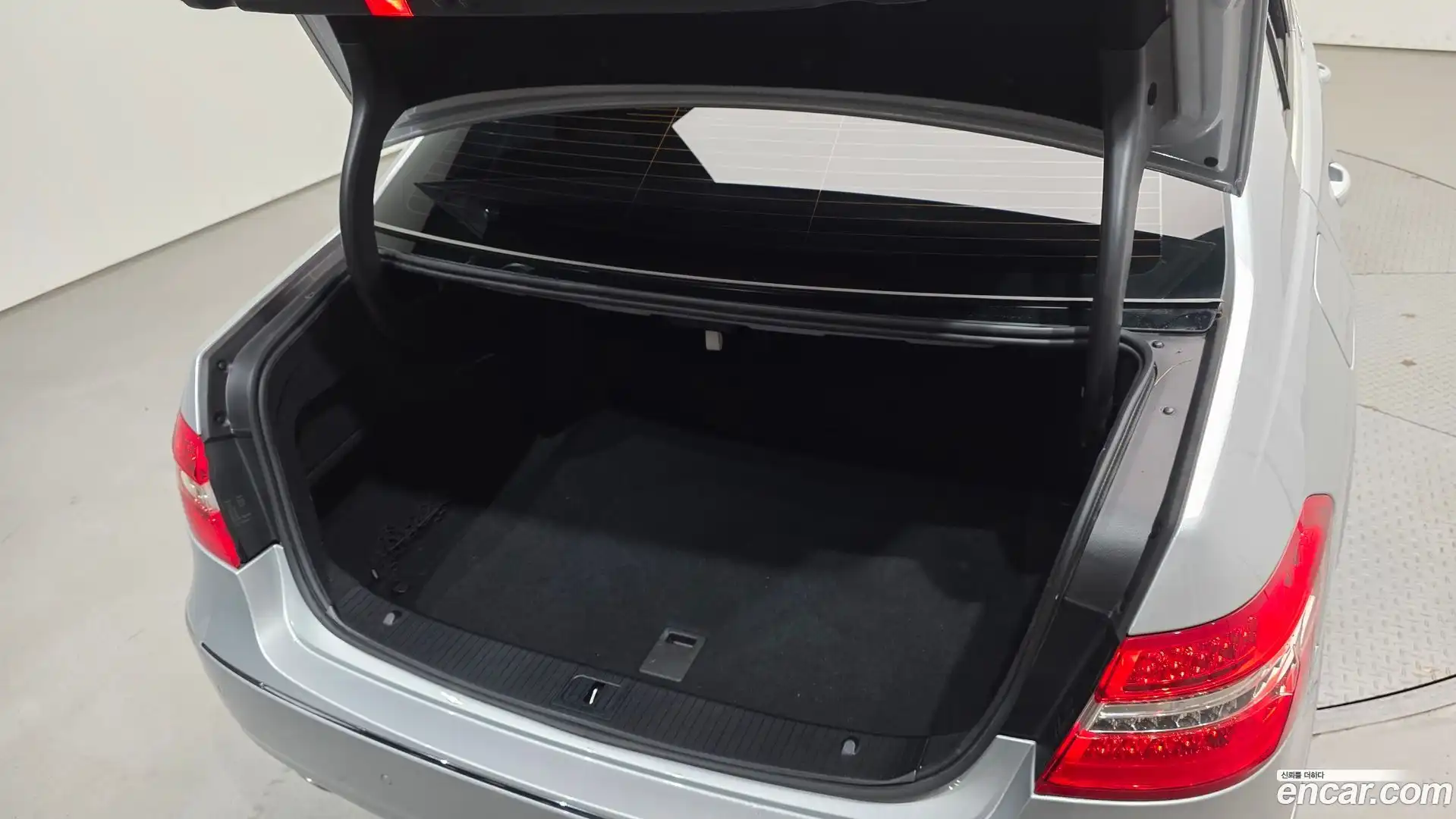 E-Class Mercedes-Benz 2010.5-OPTION-024