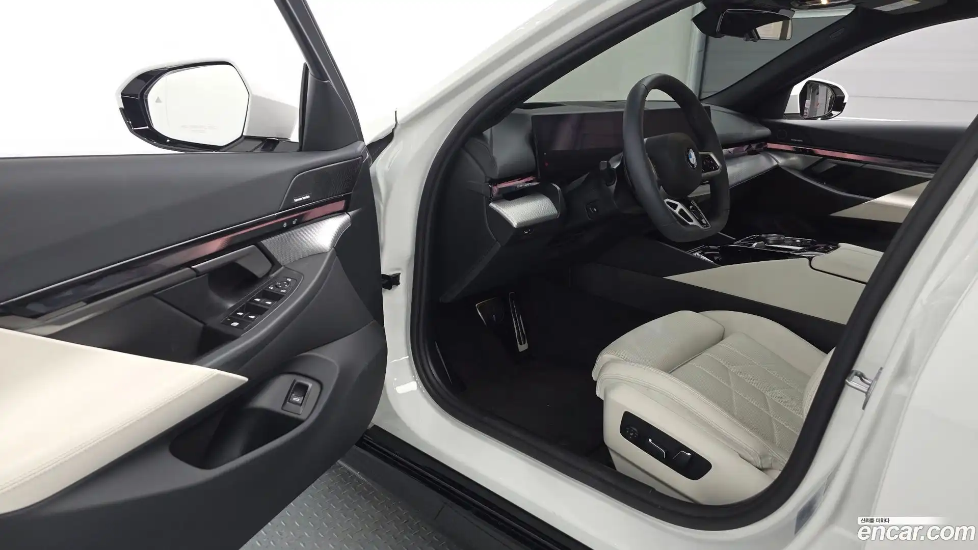 5-Series BMW 2025.5-INNER-010