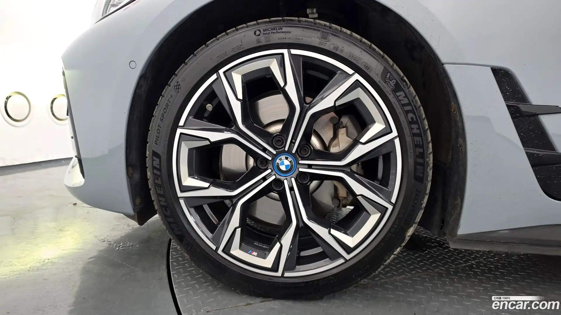 i4 BMW 2022.3-OUTER-005