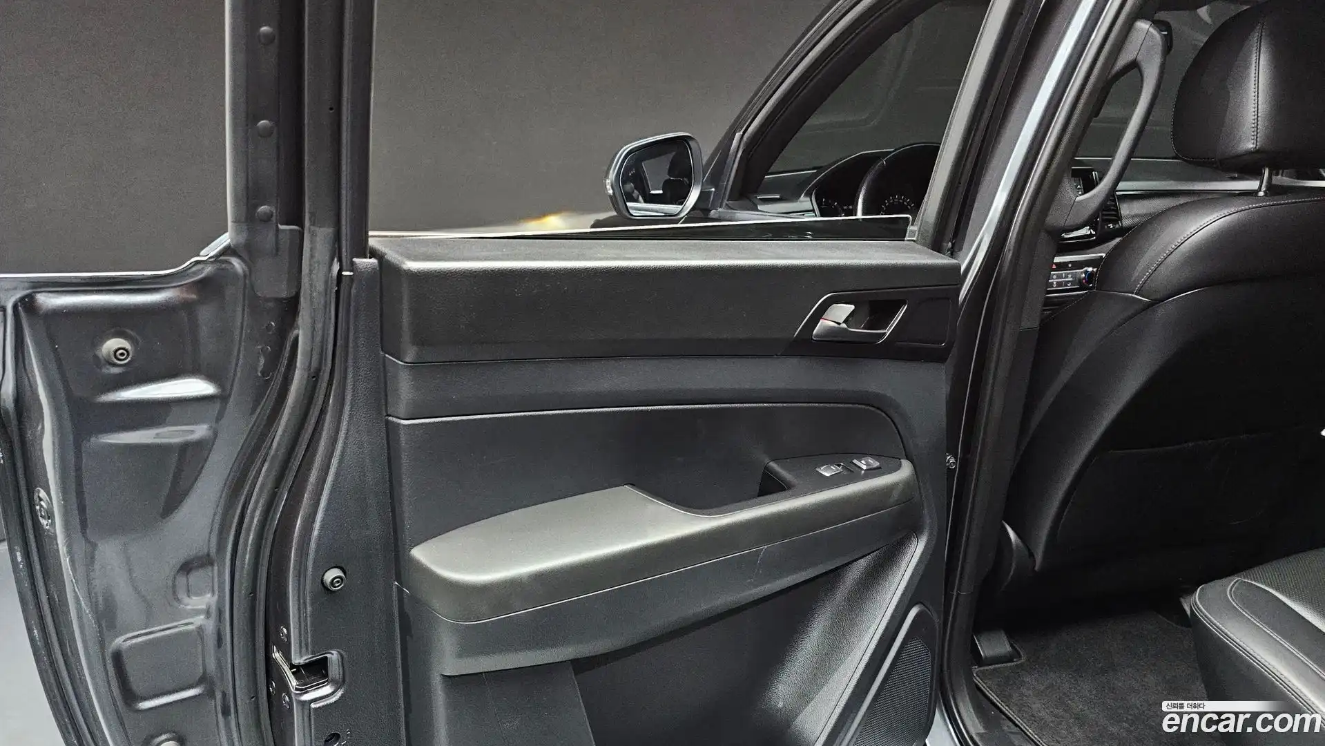 Rexton KG Mobility 2020.6-INNER-035