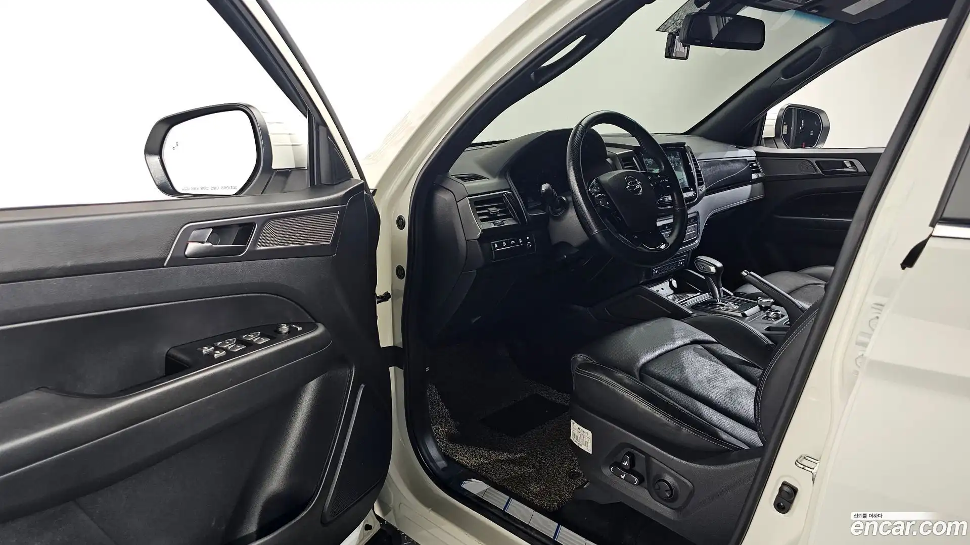 Rexton KG Mobility 2022.5-INNER-010